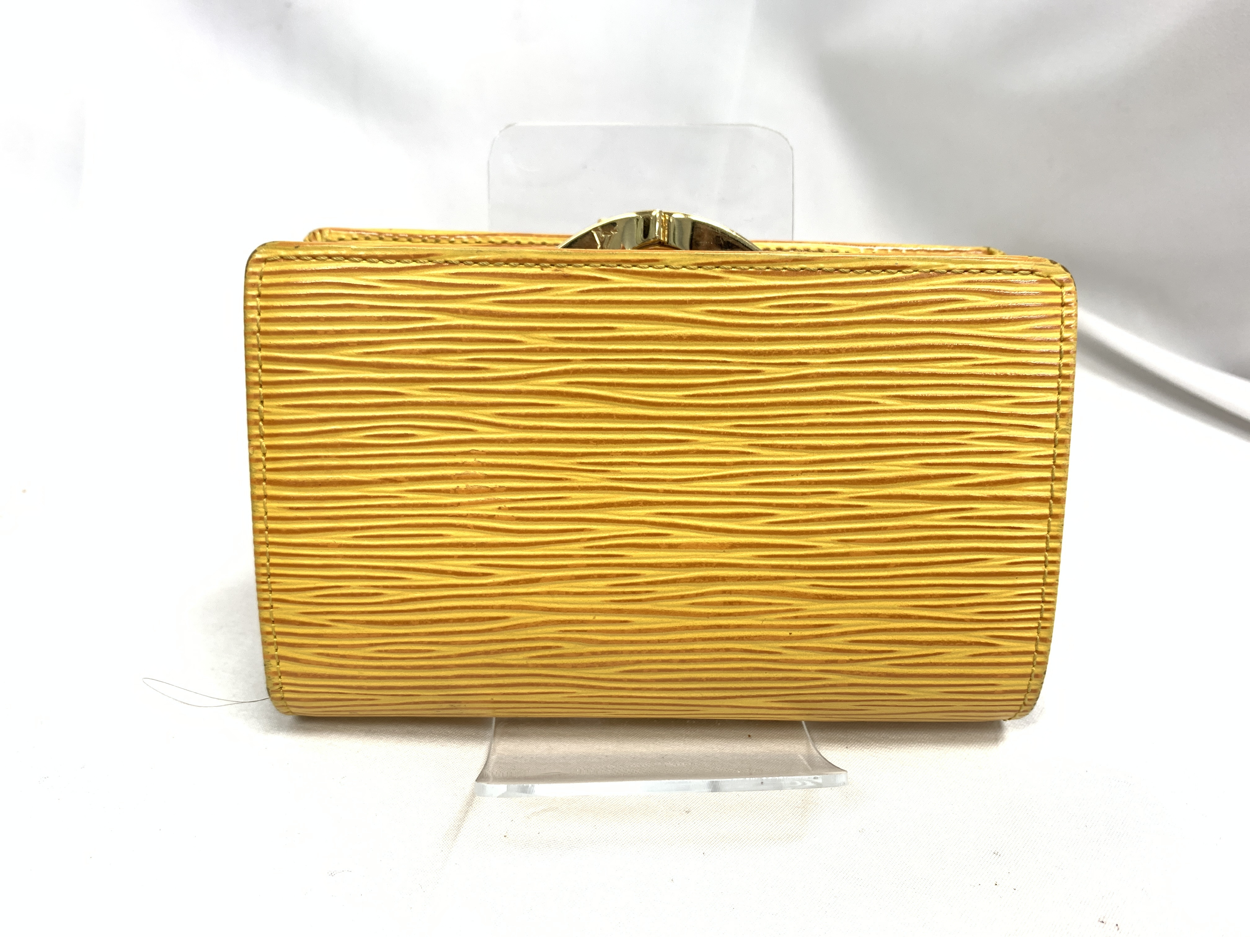 Vuitton coin purse with accessories included. — view 3