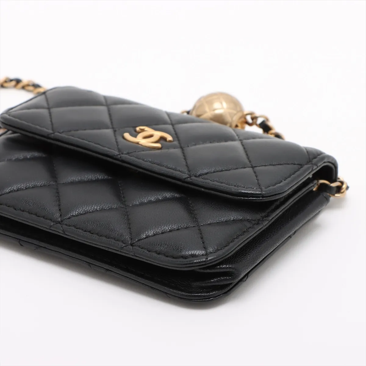 Matelasse Lambskin Chain Shoulder Bag Black Gold Hardware 30984623 30s — view 3