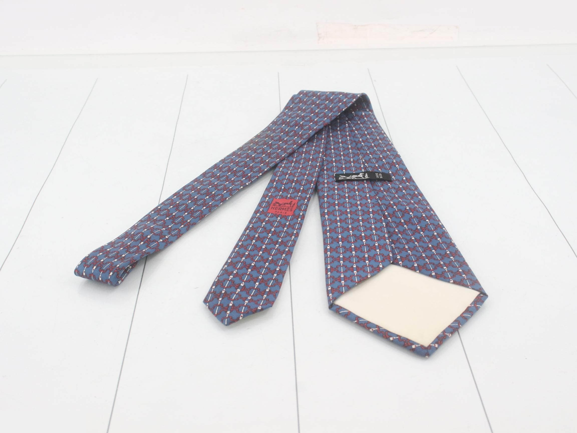 tie — view 2