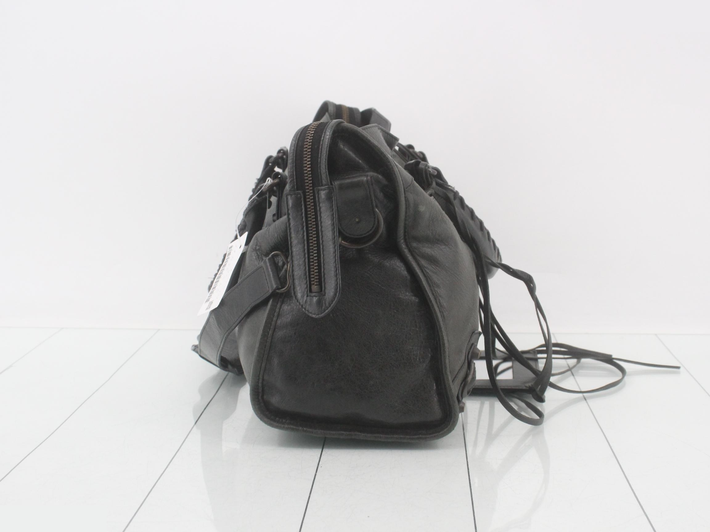 Classic Shoulder Bag — view 4