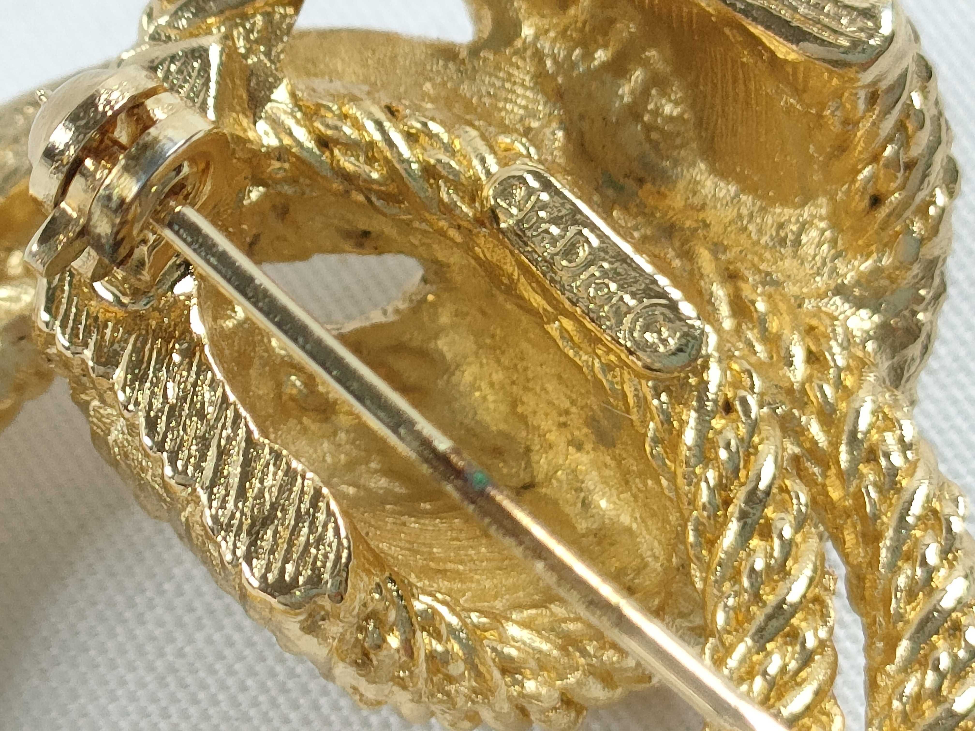 Christian brooch, rhinestone, gold brooch — view 6