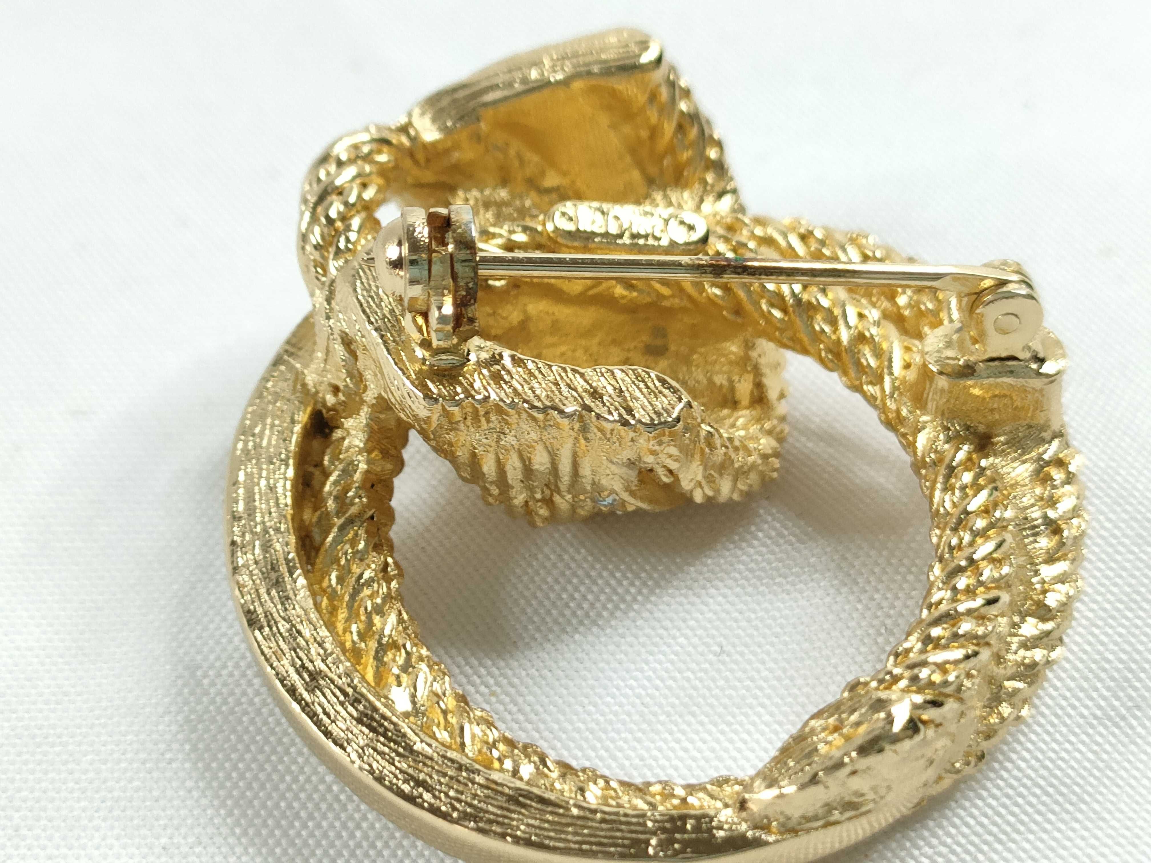 Christian brooch, rhinestone, gold brooch — view 7