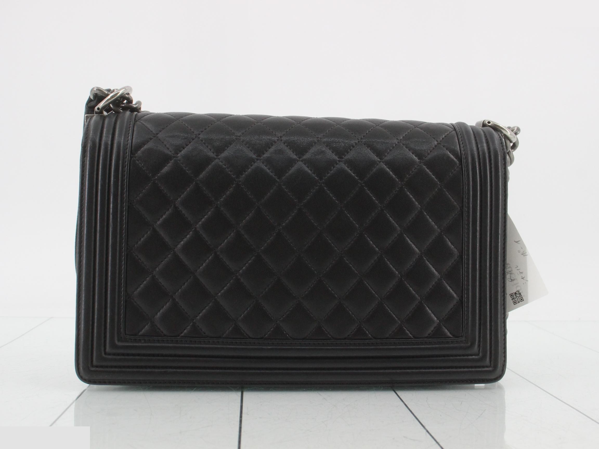 Boy Chanel 25, Lambskin, with seal. — view 2