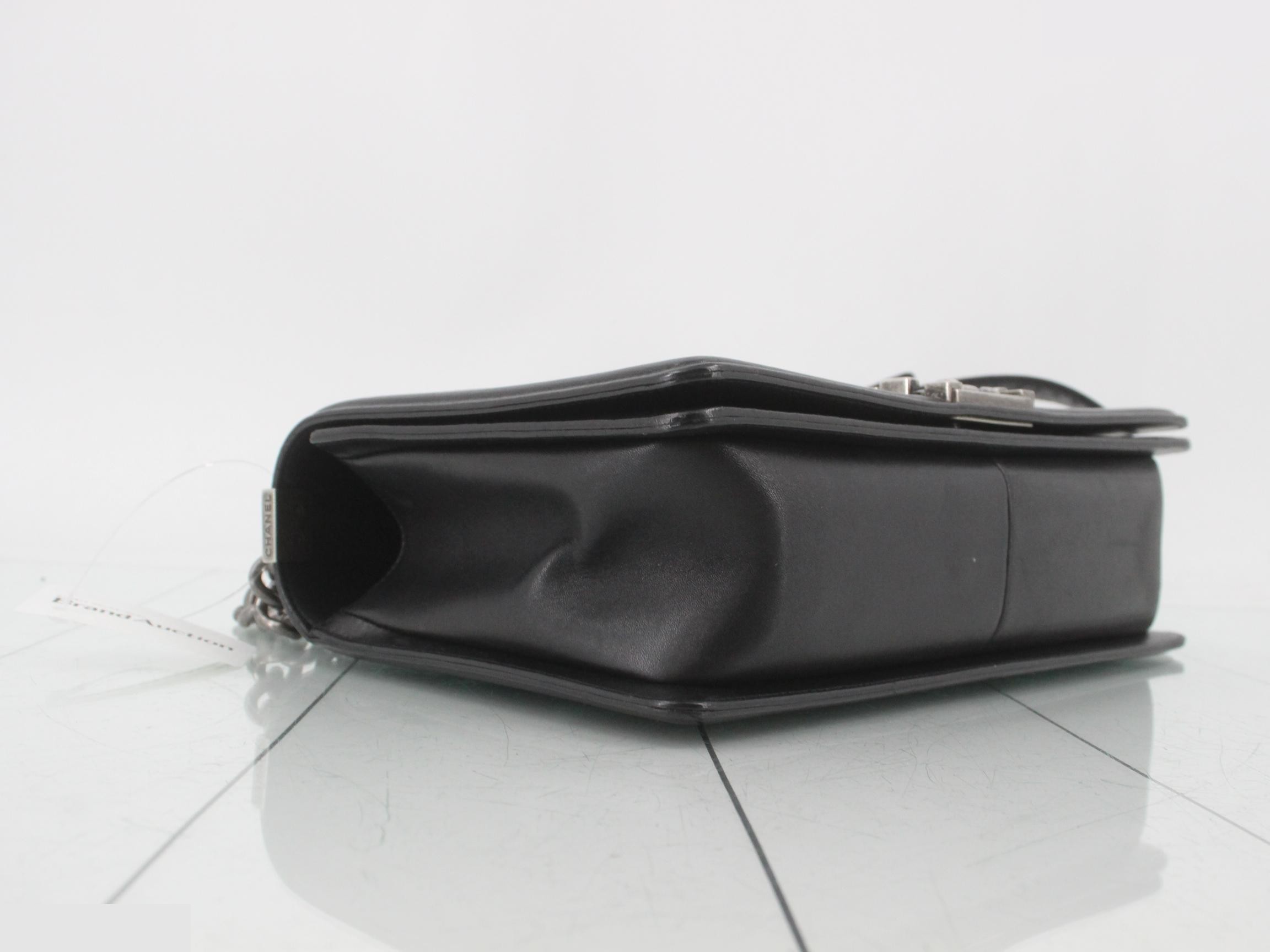 Boy Chanel 25, Lambskin, with seal. — view 5