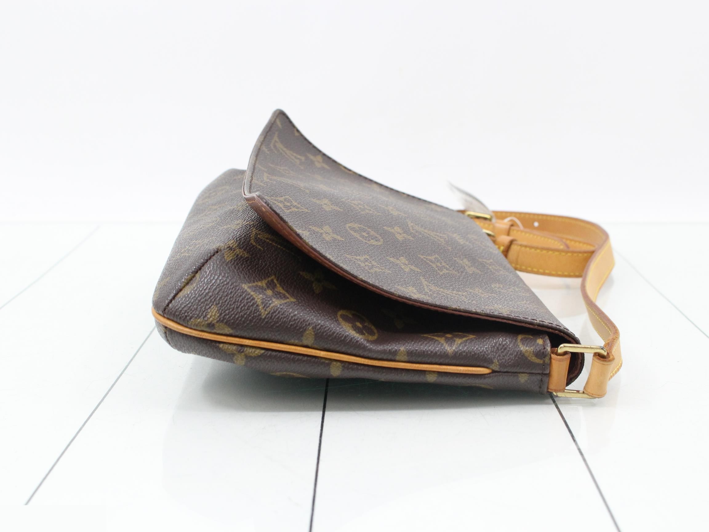M51257 Musette Tango Short Shoulder Bag — view 3