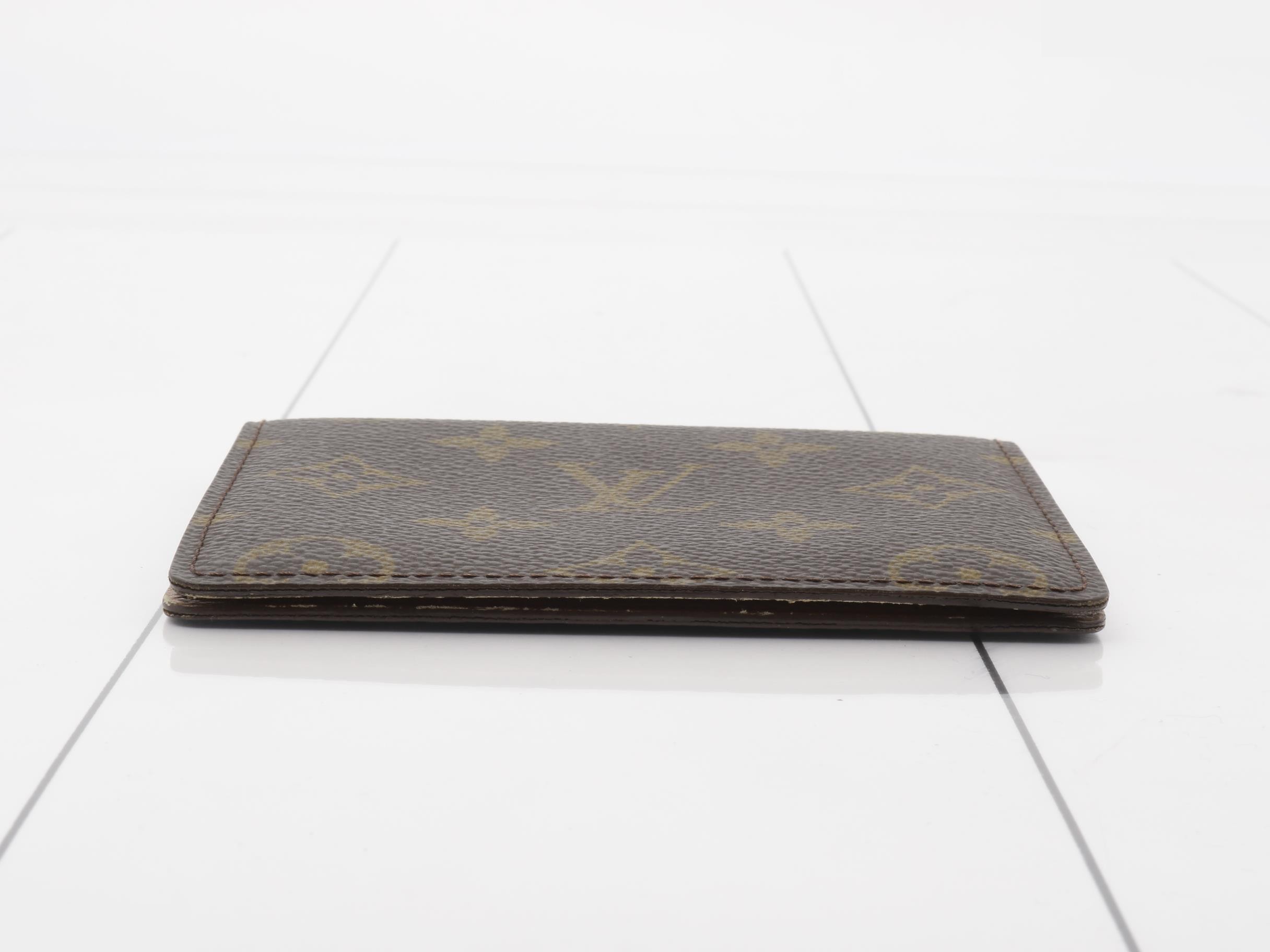 Pass case — view 3