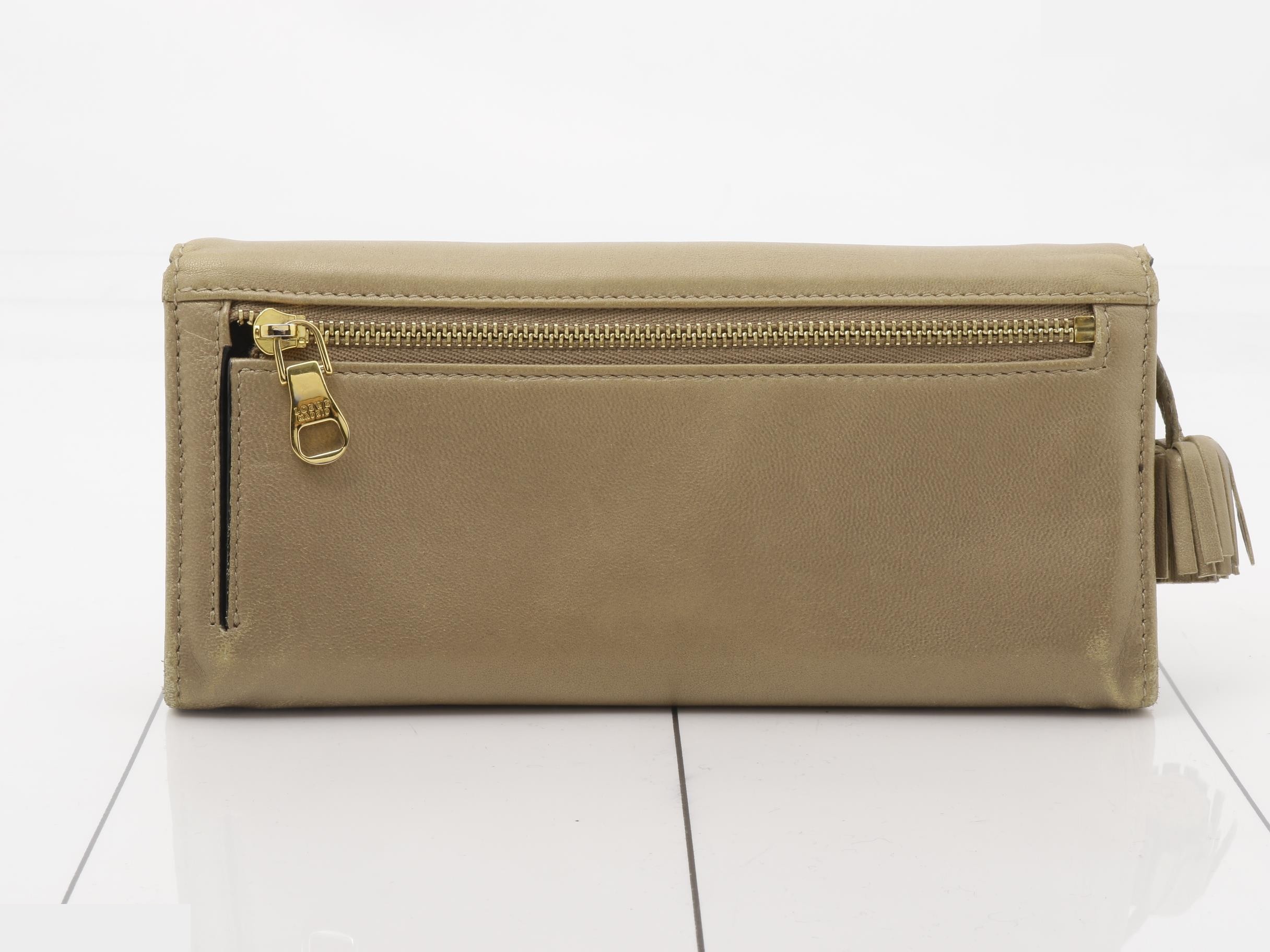 wallet — view 2