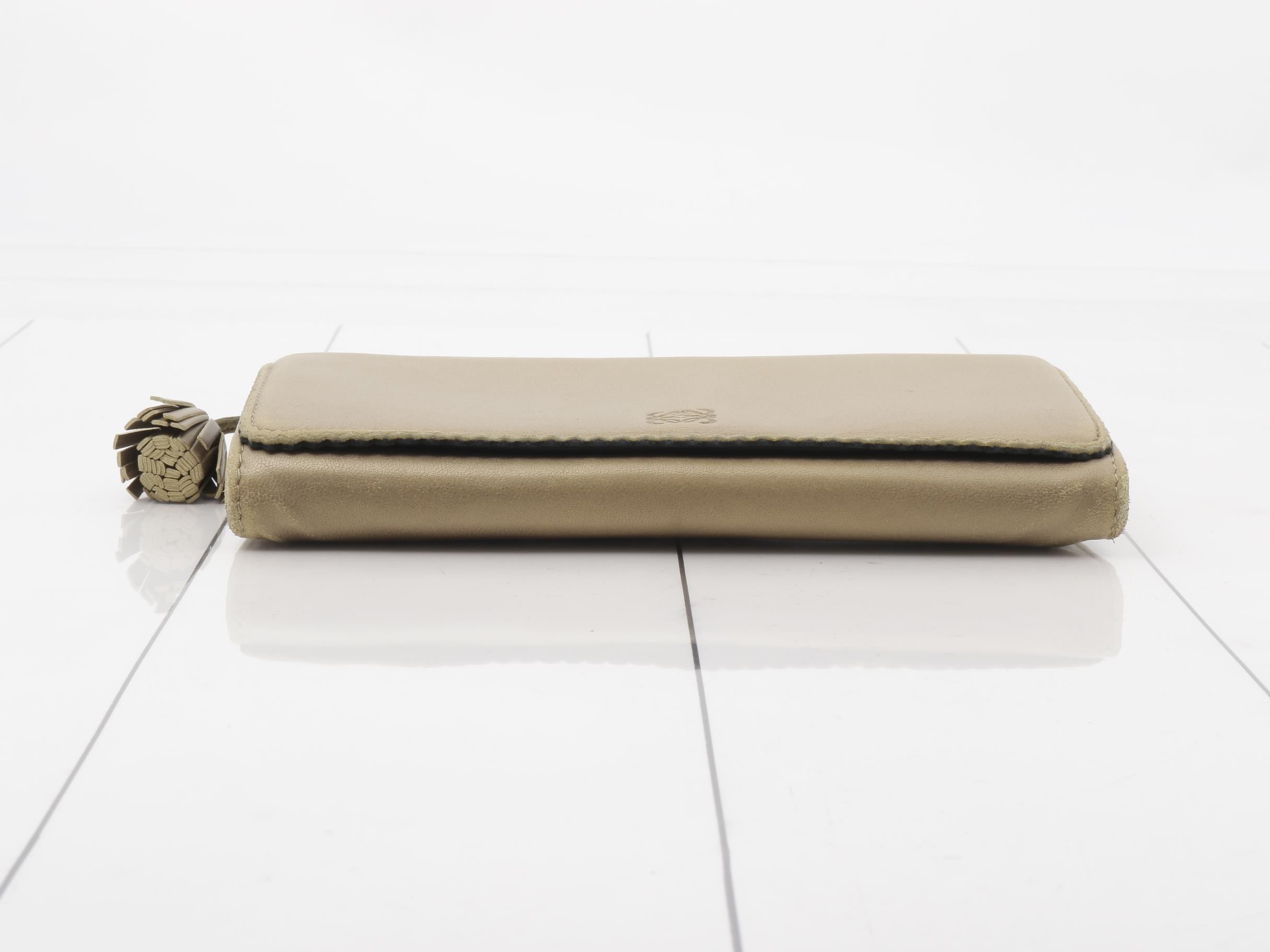 wallet — view 3