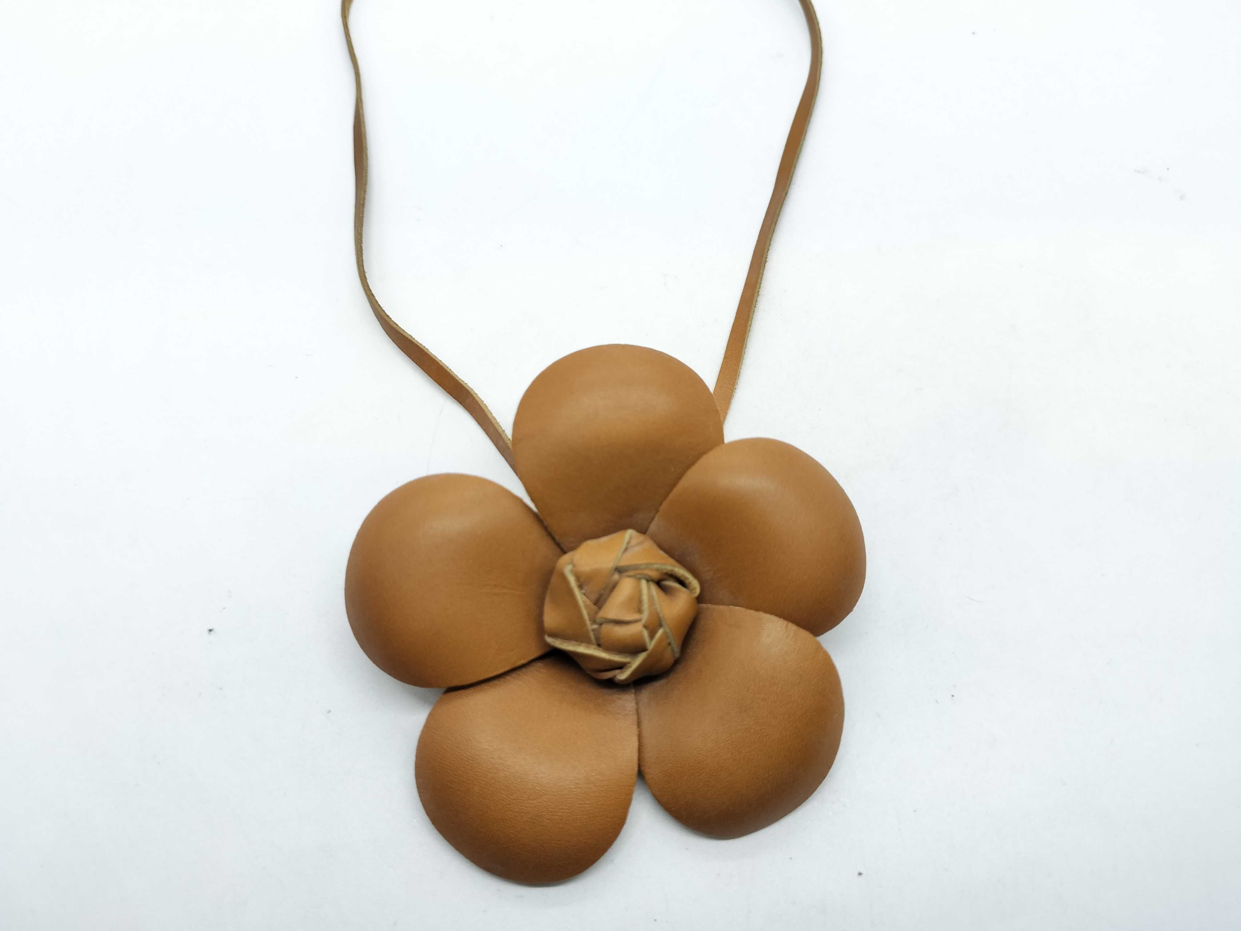 Camellia Leather Choker Brown Necklace