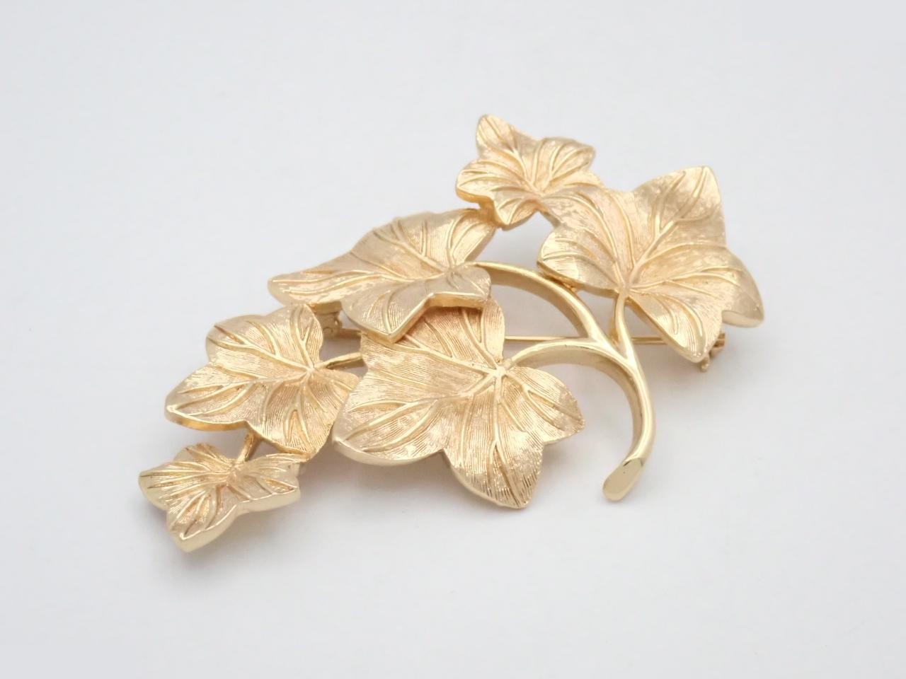 Ivy Brooch, Gold
