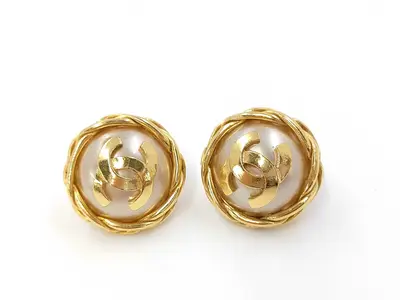 Pearl Coco Mark Earrings