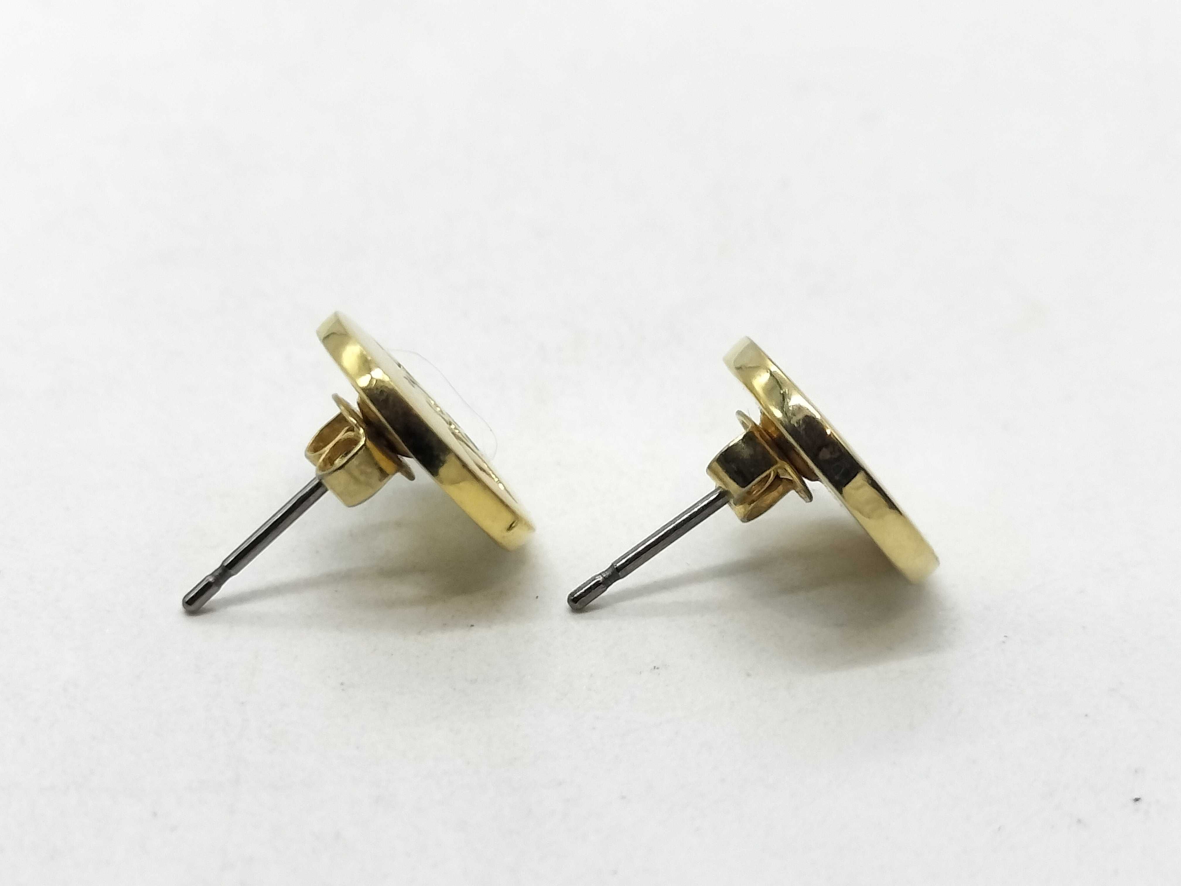 gold earrings — view 3