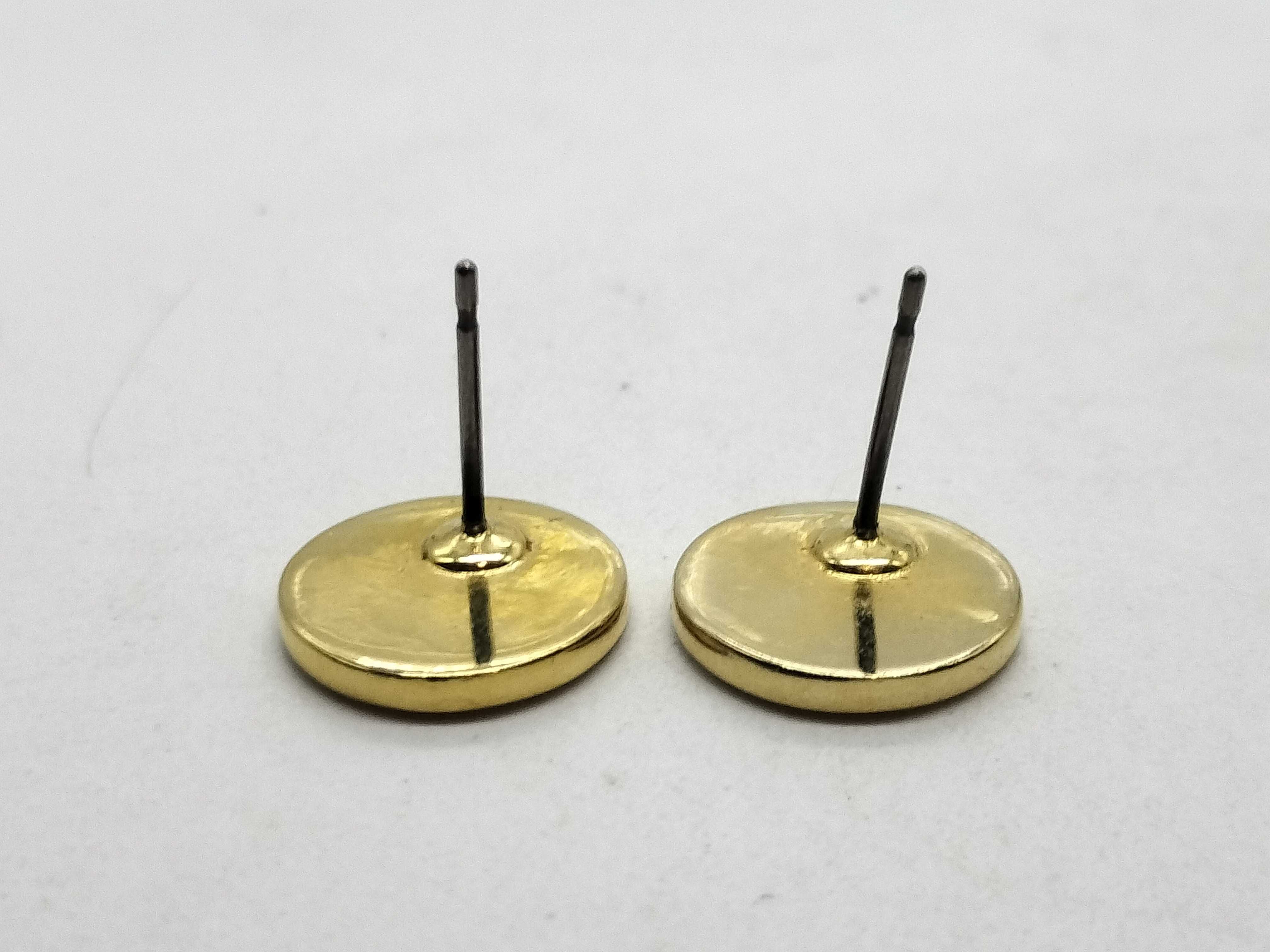 gold earrings — view 4