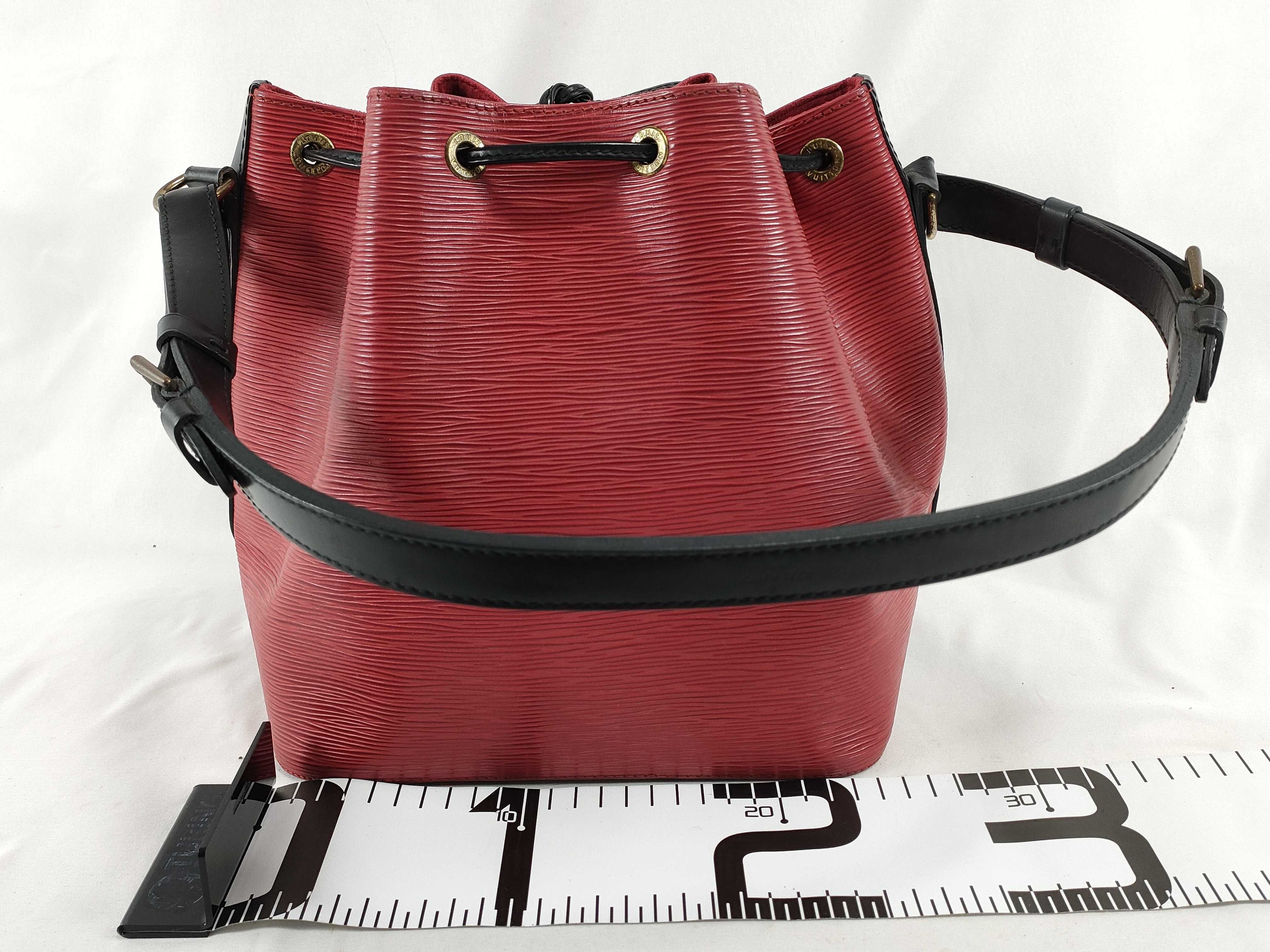 Epi Petit Noé Red Black Bicolor Shoulder Bag — view 2