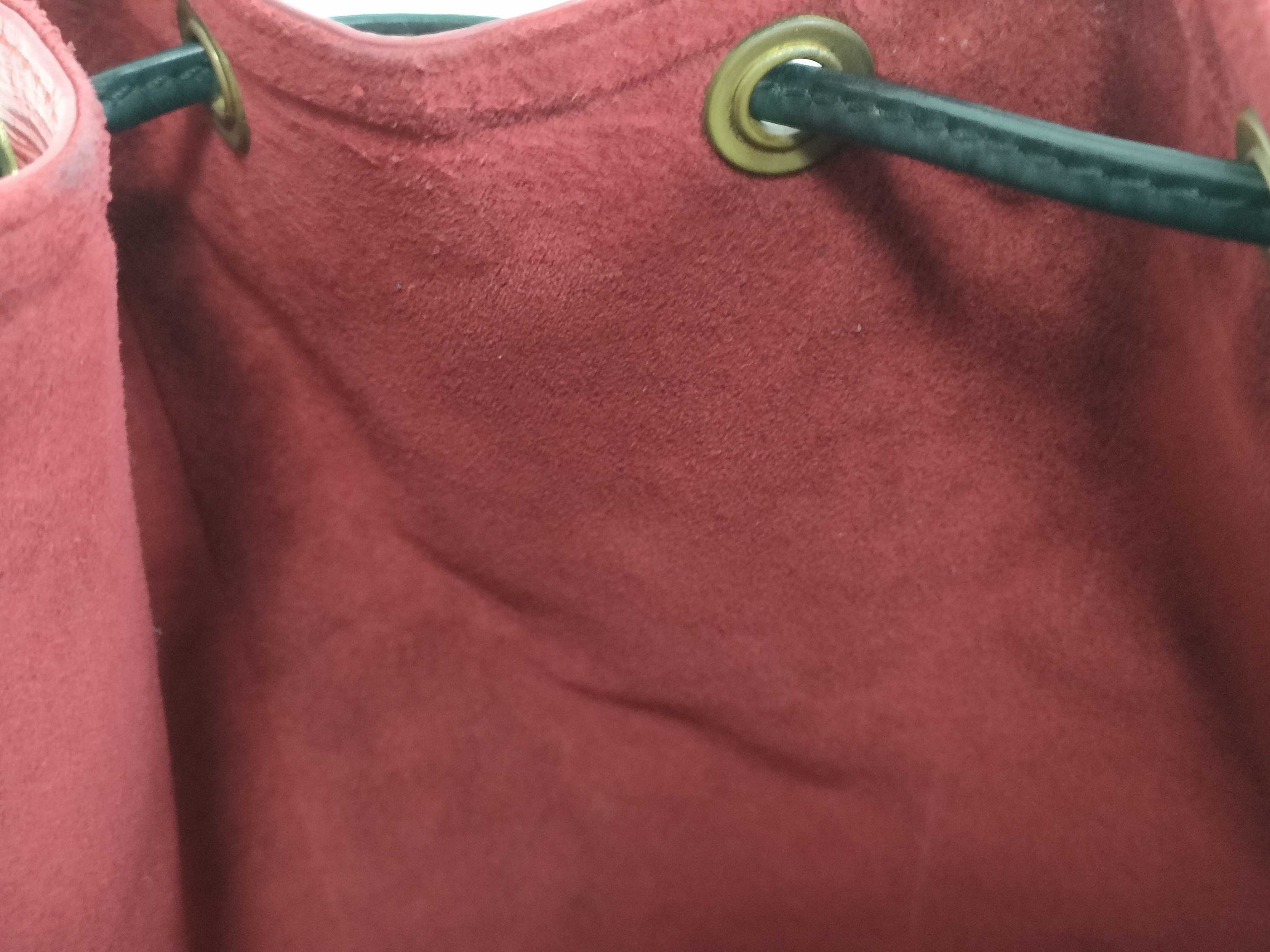 Epi Petit Noé Red Black Bicolor Shoulder Bag — view 13