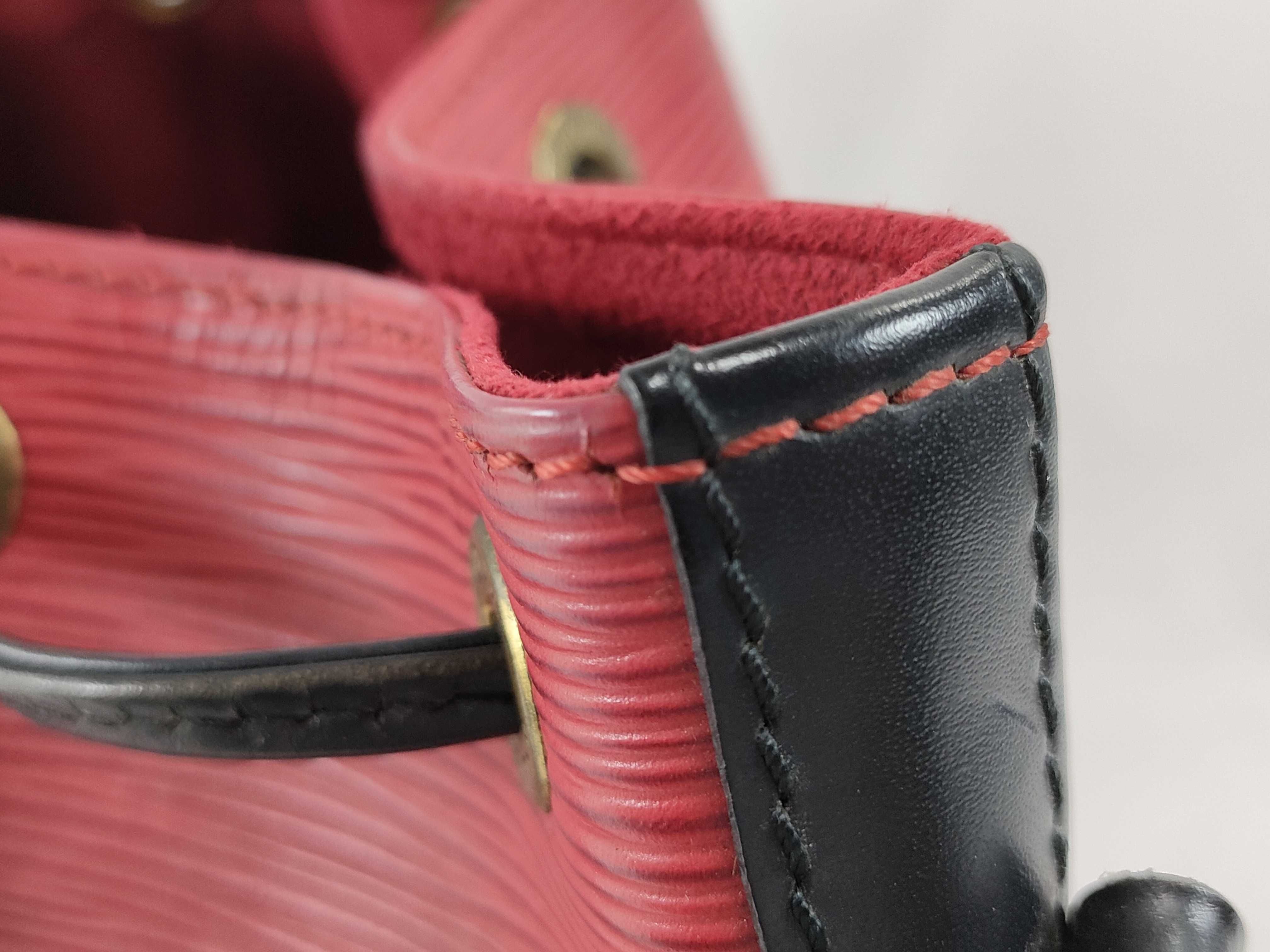 Epi Petit Noé Red Black Bicolor Shoulder Bag — view 15