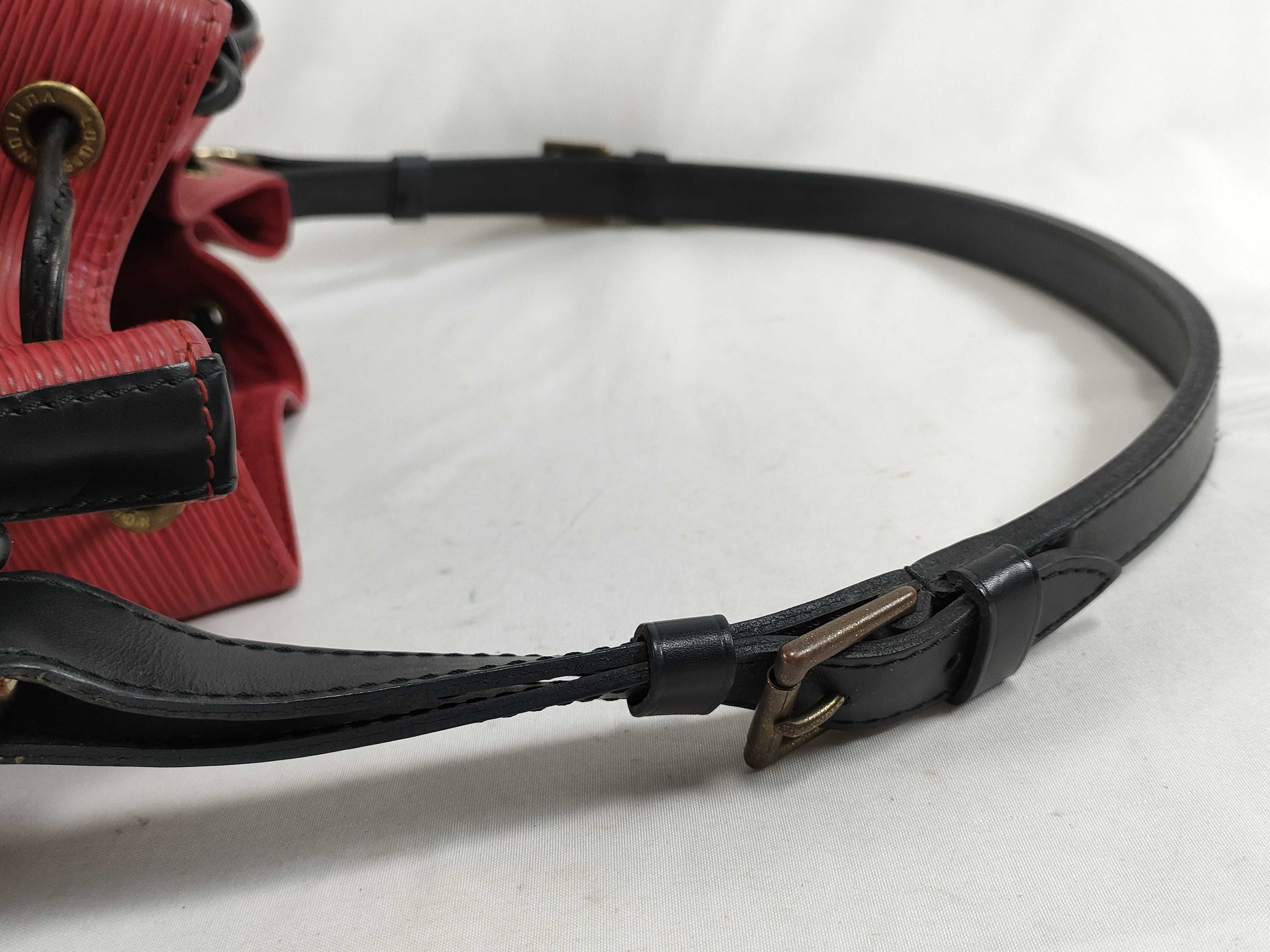 Epi Petit Noé Red Black Bicolor Shoulder Bag — view 3