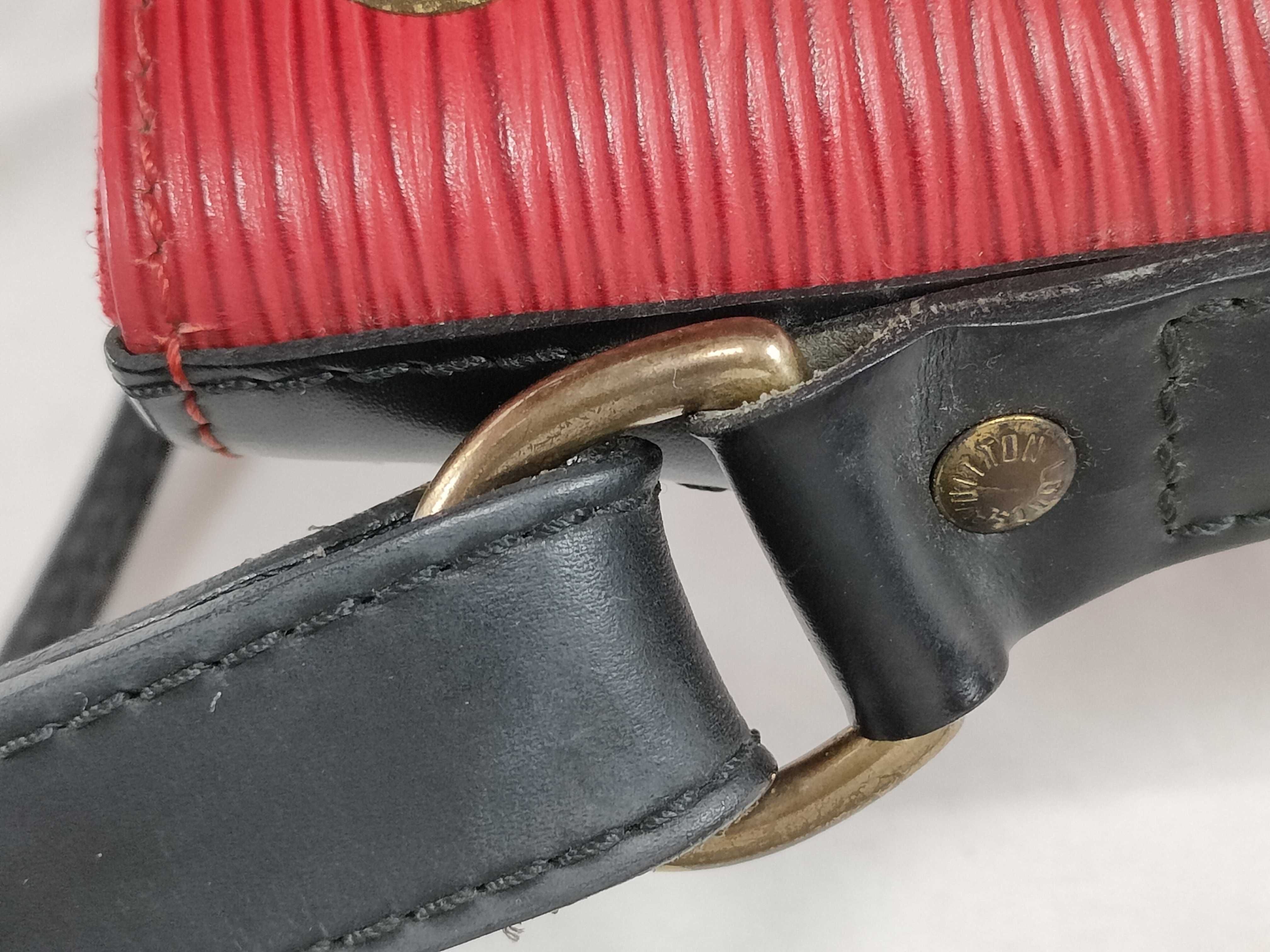 Epi Petit Noé Red Black Bicolor Shoulder Bag — view 5