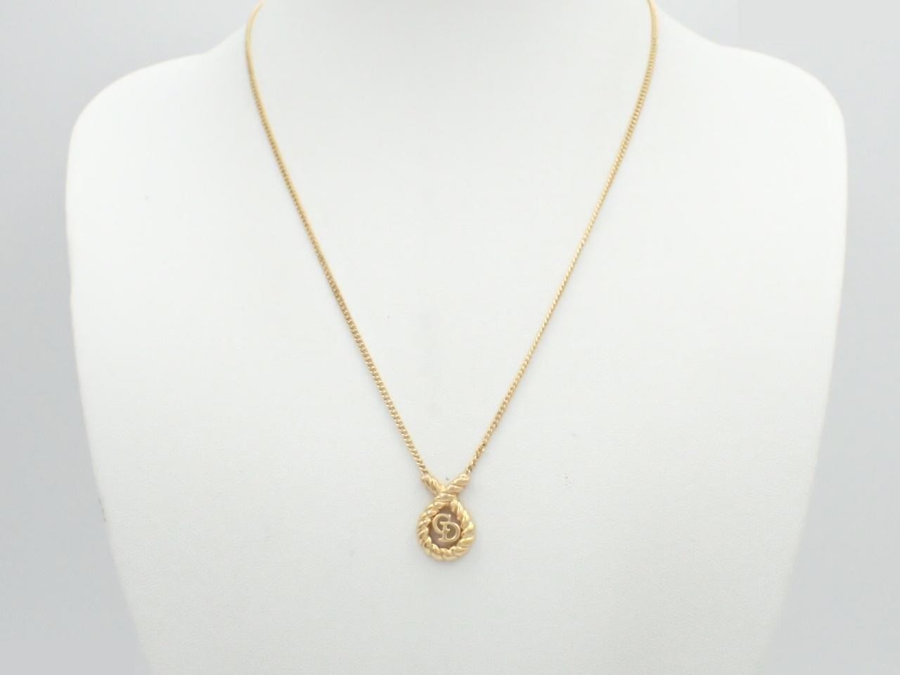Other line: Precious metal necklaces and pendants, neck circumference approximately 46 cm. — view 3