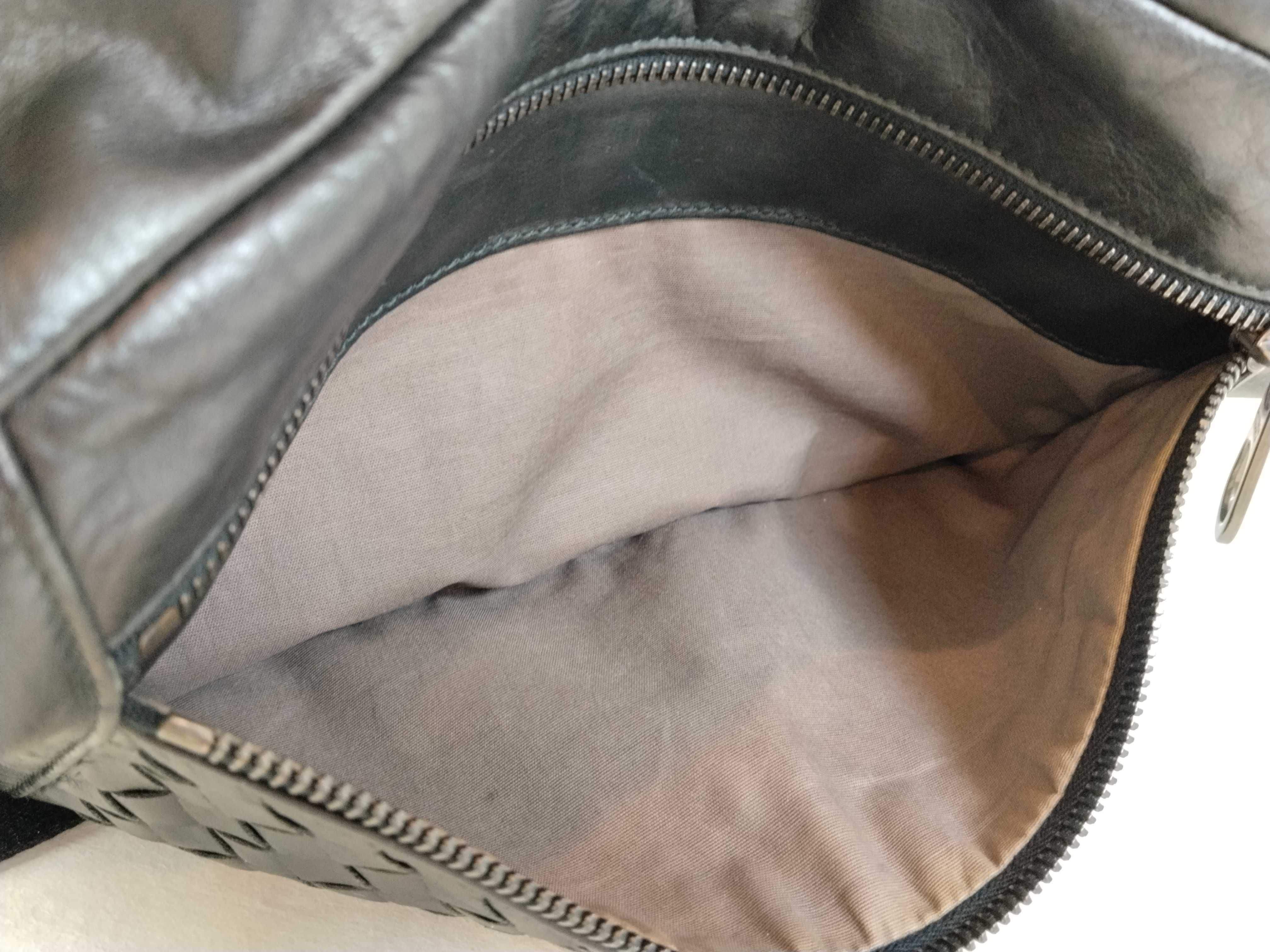 Intrecciato Leather Body Bag, Black Shoulder Bag — view 12