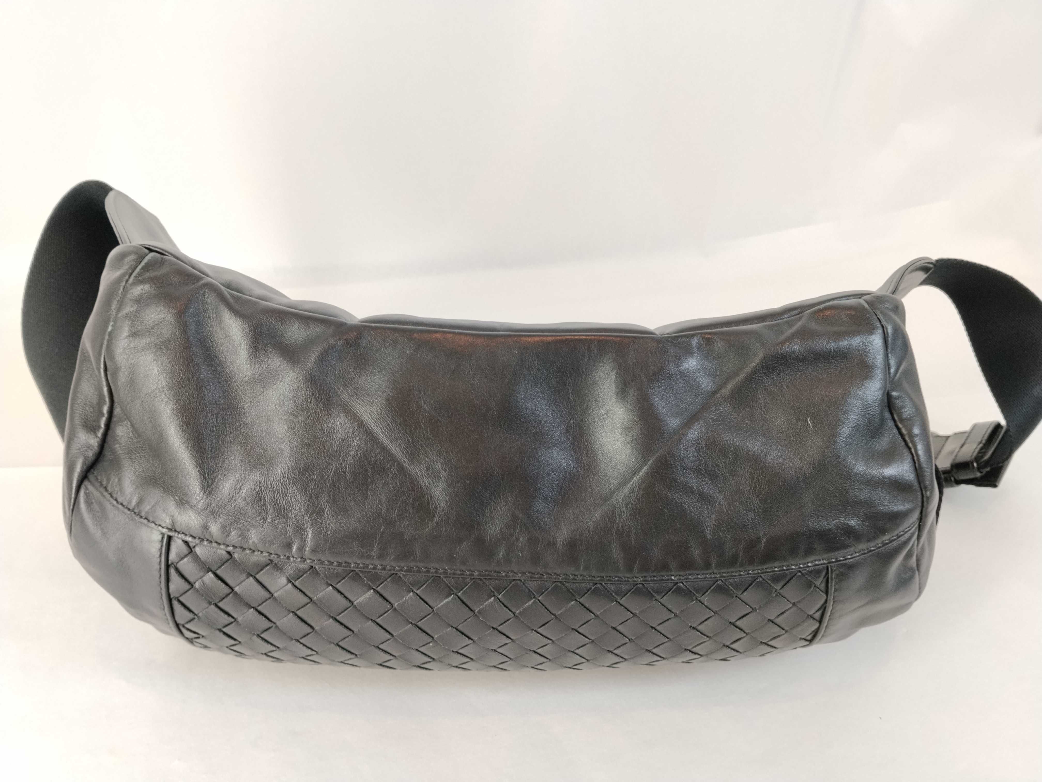 Intrecciato Leather Body Bag, Black Shoulder Bag — view 7