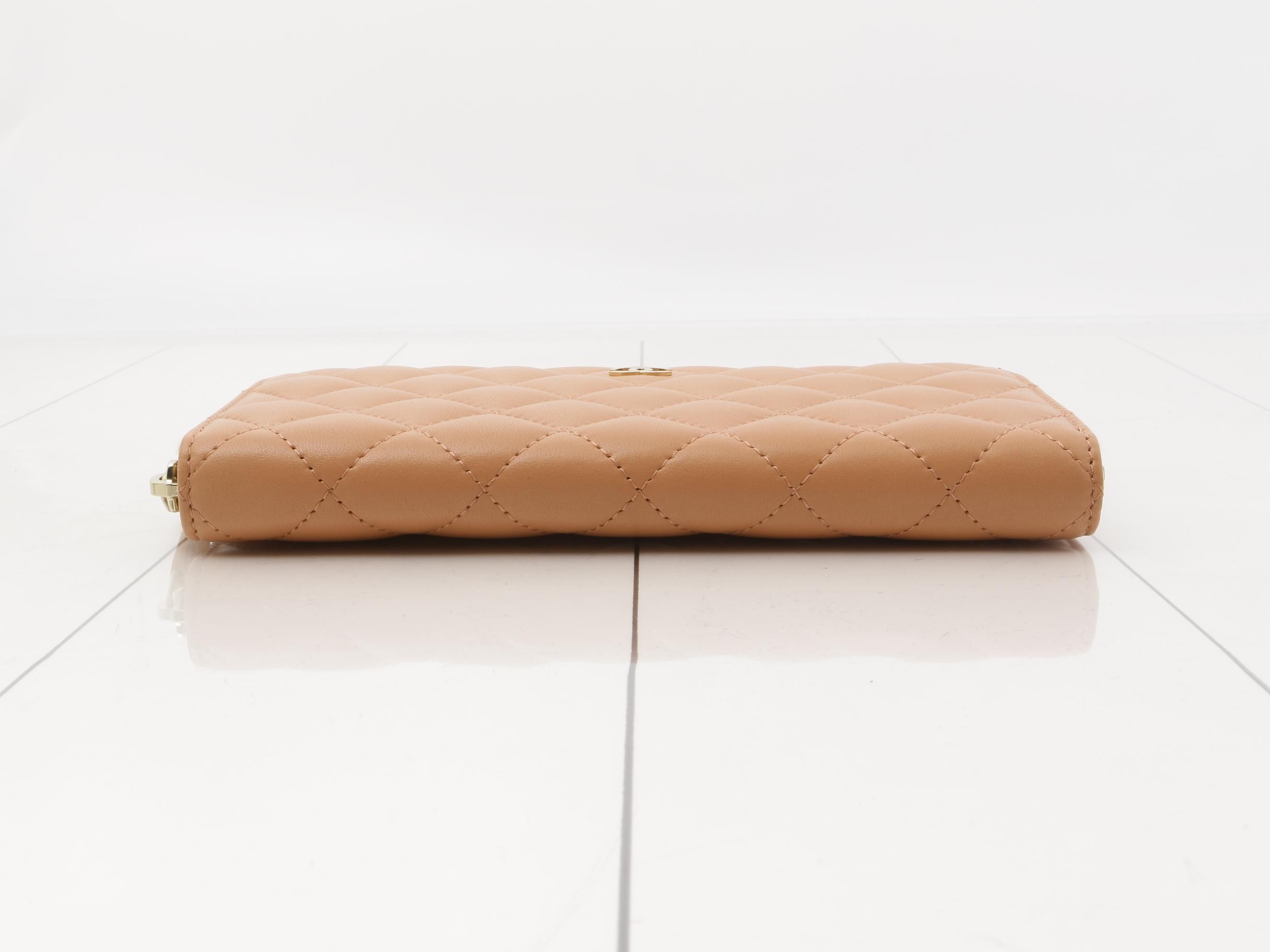 Matelassé Timeless Classic Round Zipper Long Wallet, Series 25 — view 3