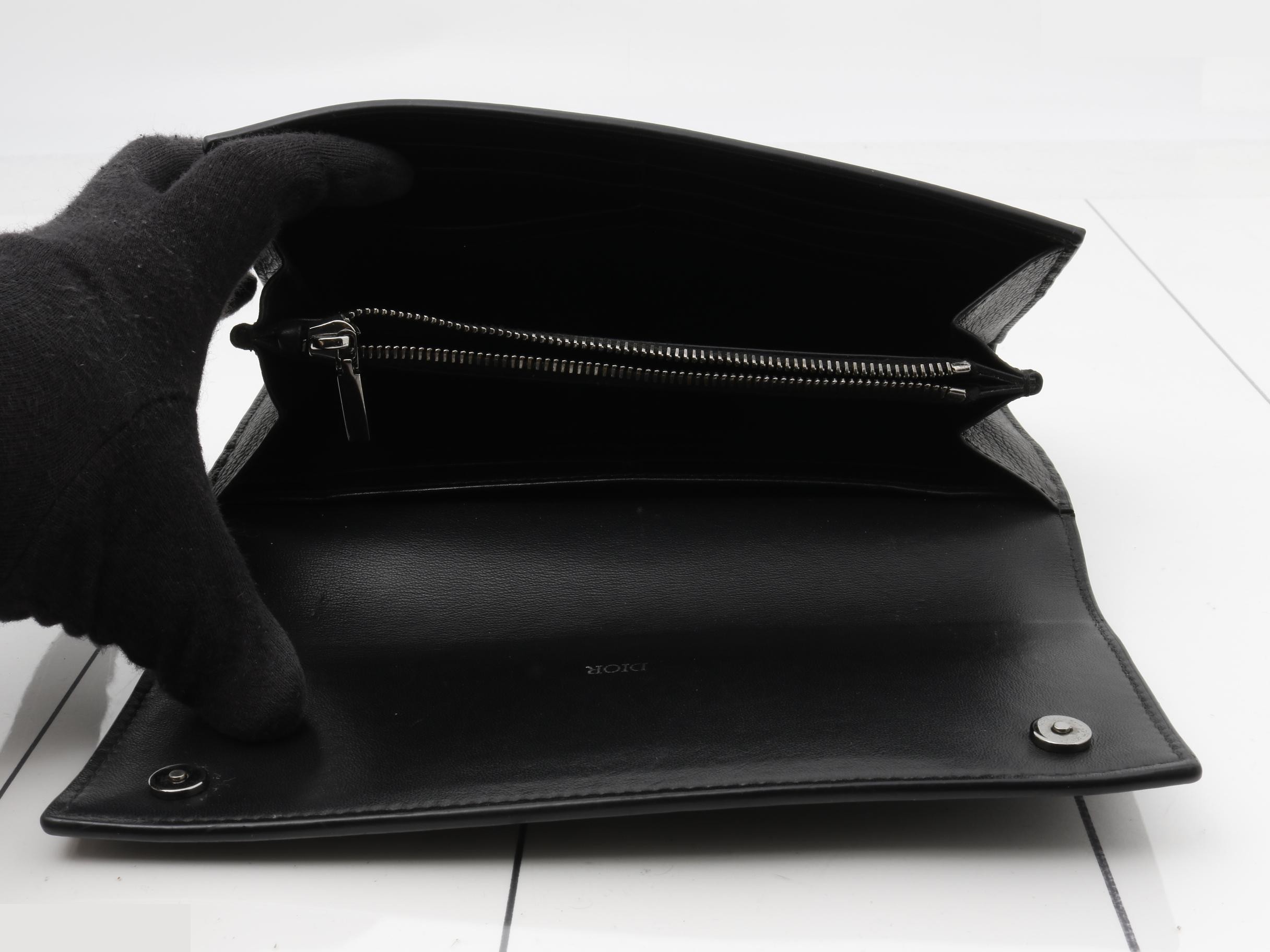 Other lines: Bags and Wallets — view 4