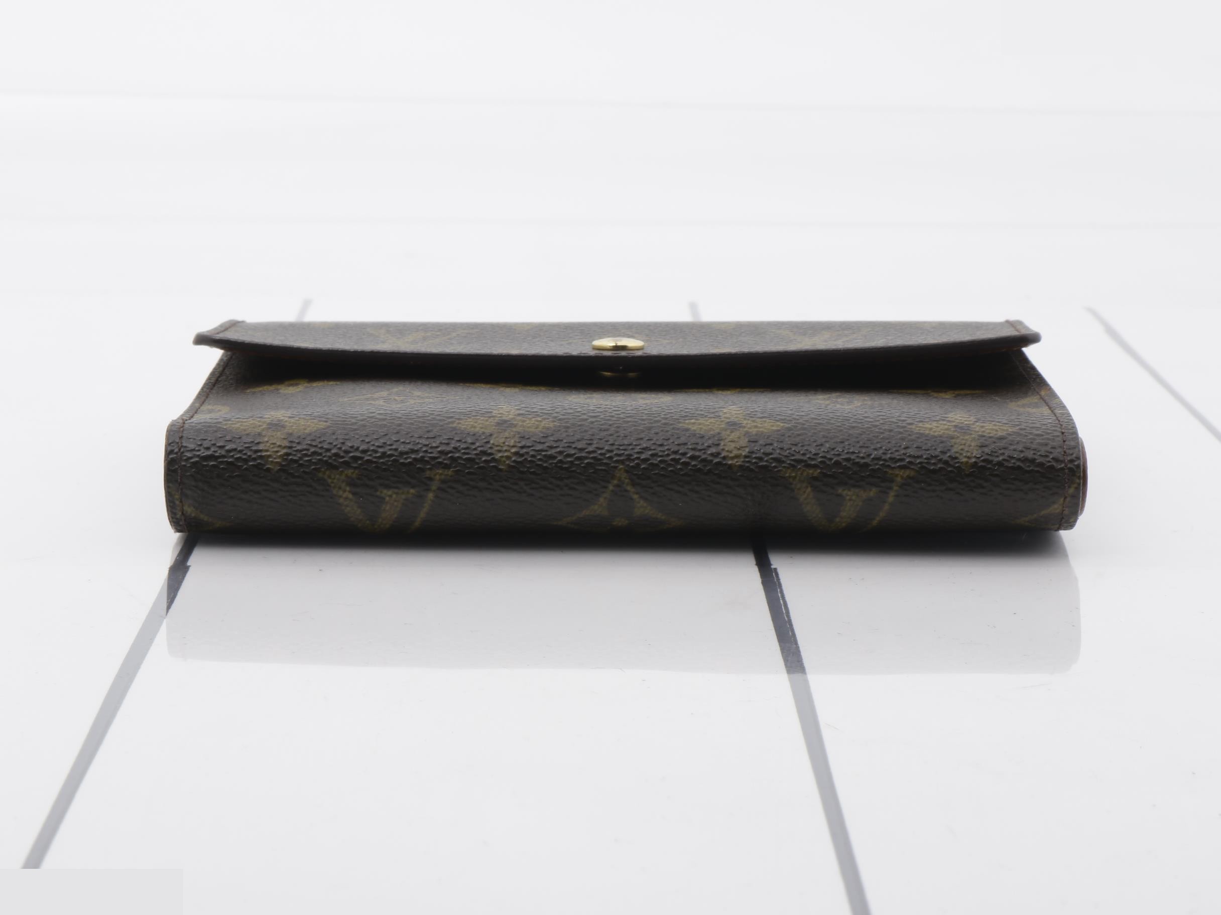 wallet — view 3