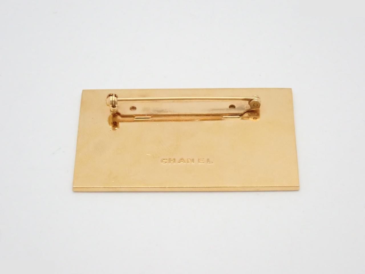 Vintage Classic (Precious Metal) Brooch — view 2