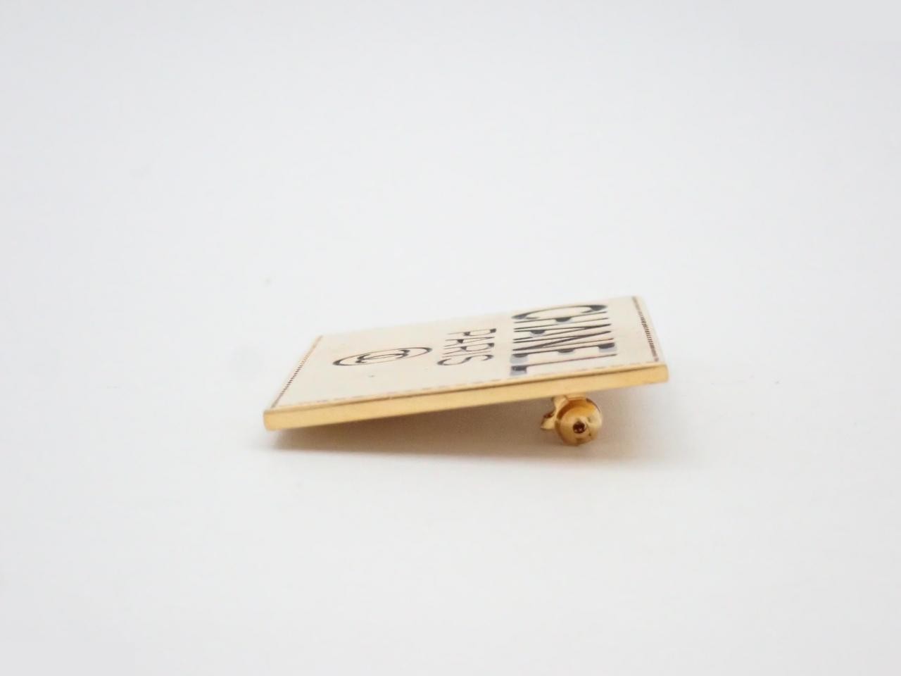 Vintage Classic (Precious Metal) Brooch — view 3
