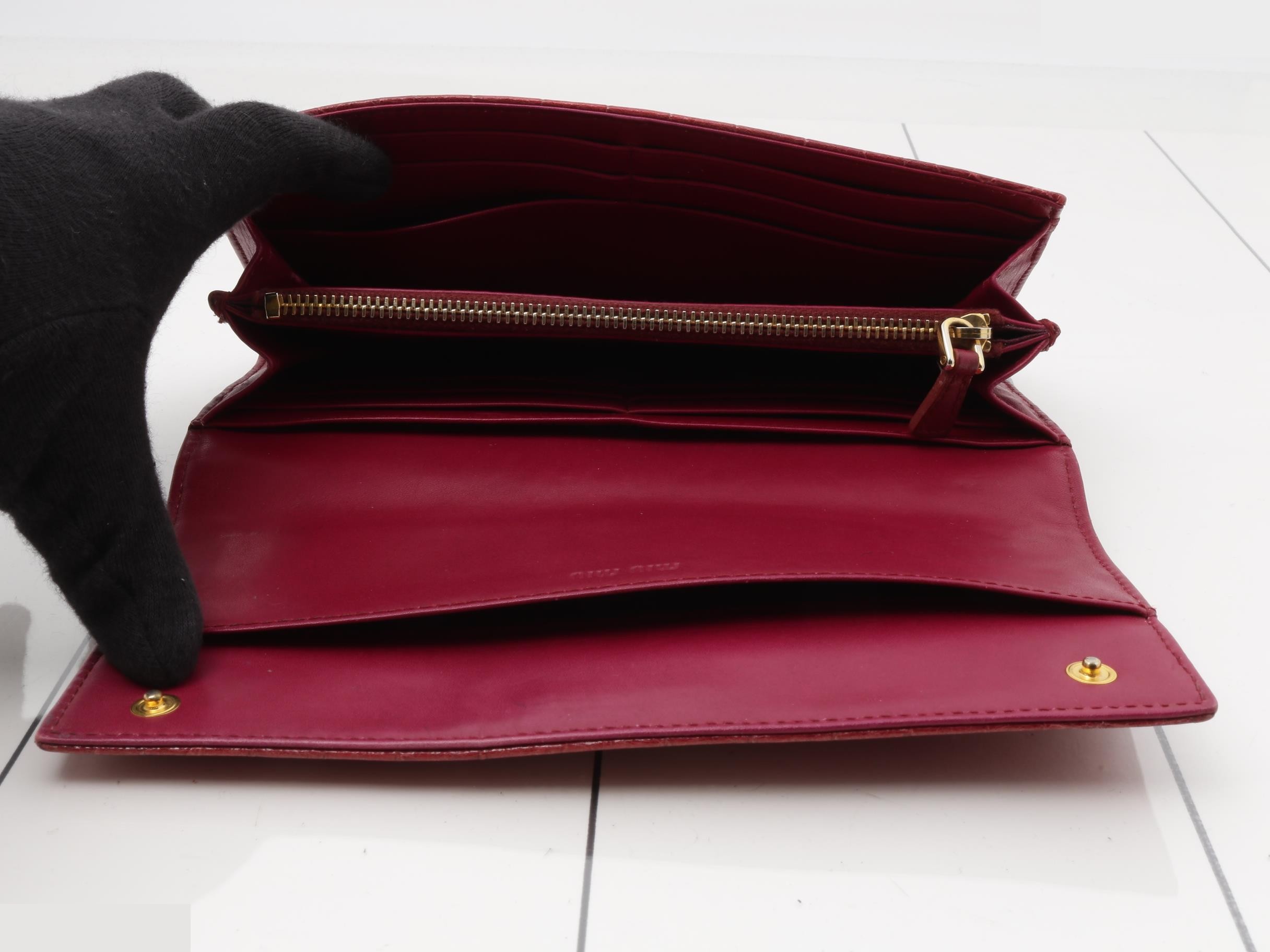 Other lines: Bags and Wallets — view 4