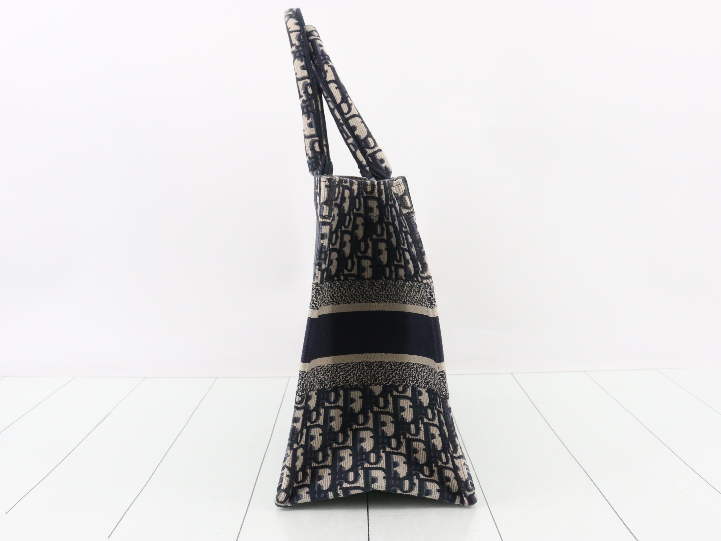 Book Tote, Oblique, Medium — view 4