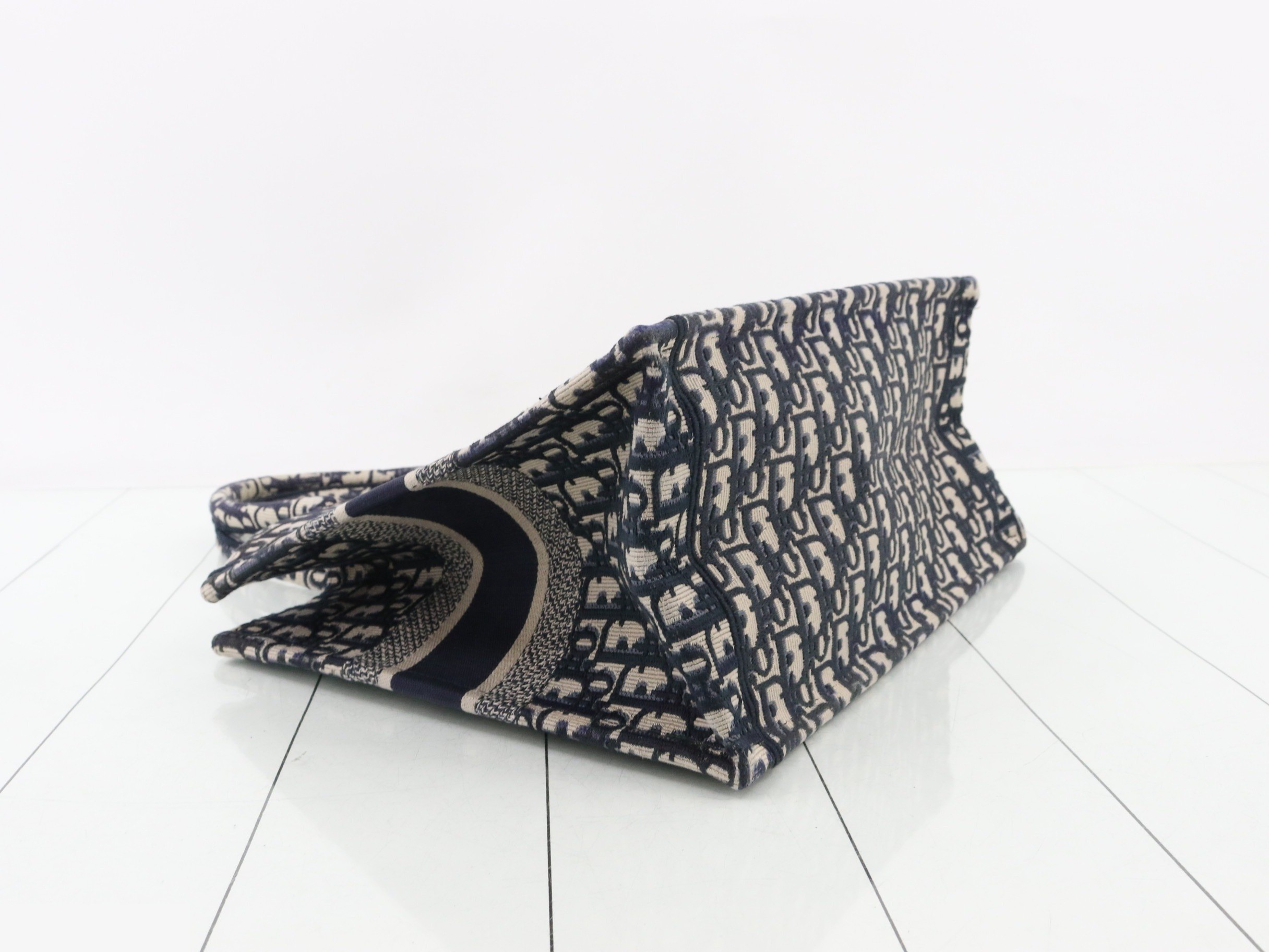 Book Tote, Oblique, Medium — view 5