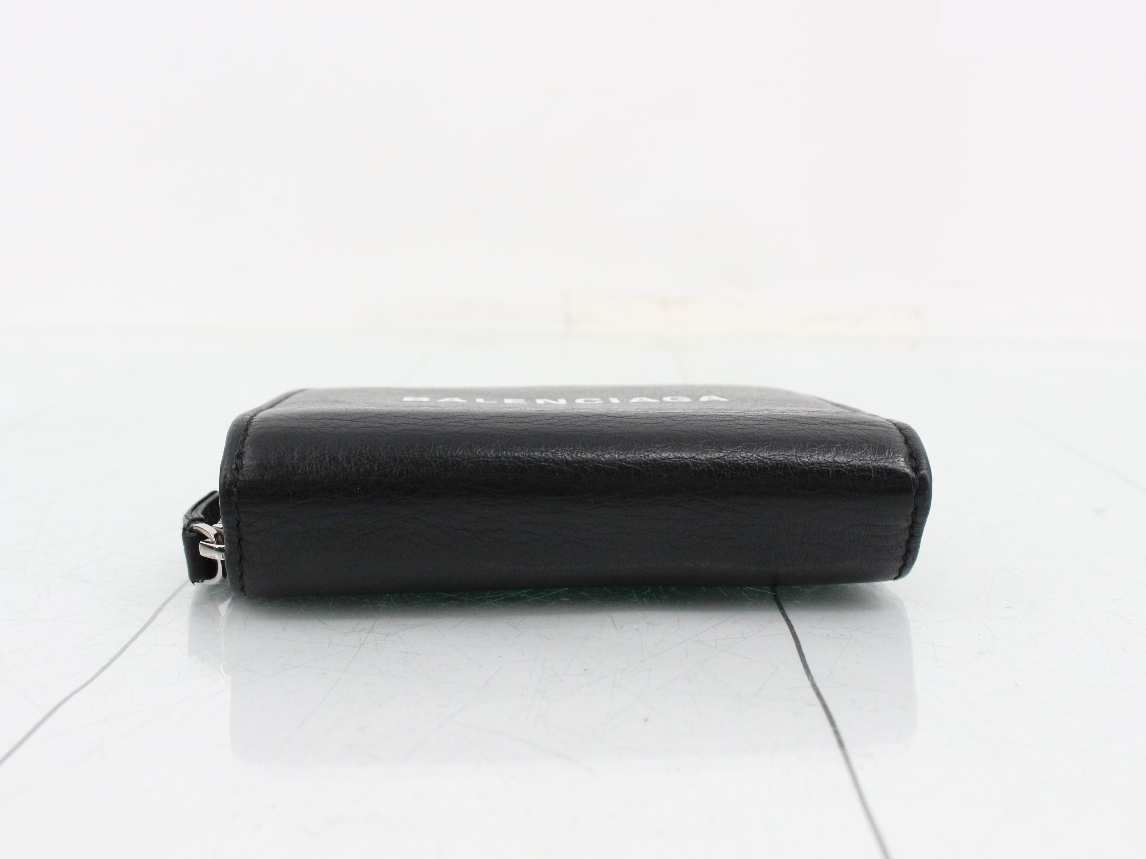 Leather bi-fold wallet with round zipper — view 3