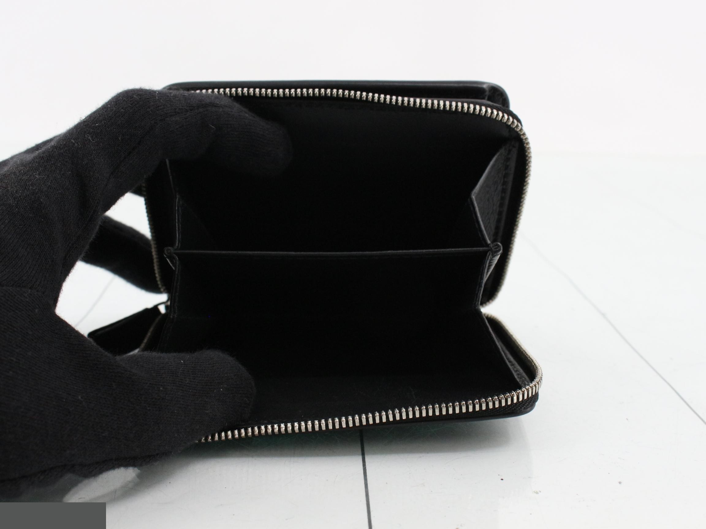 Leather bi-fold wallet with round zipper — view 4