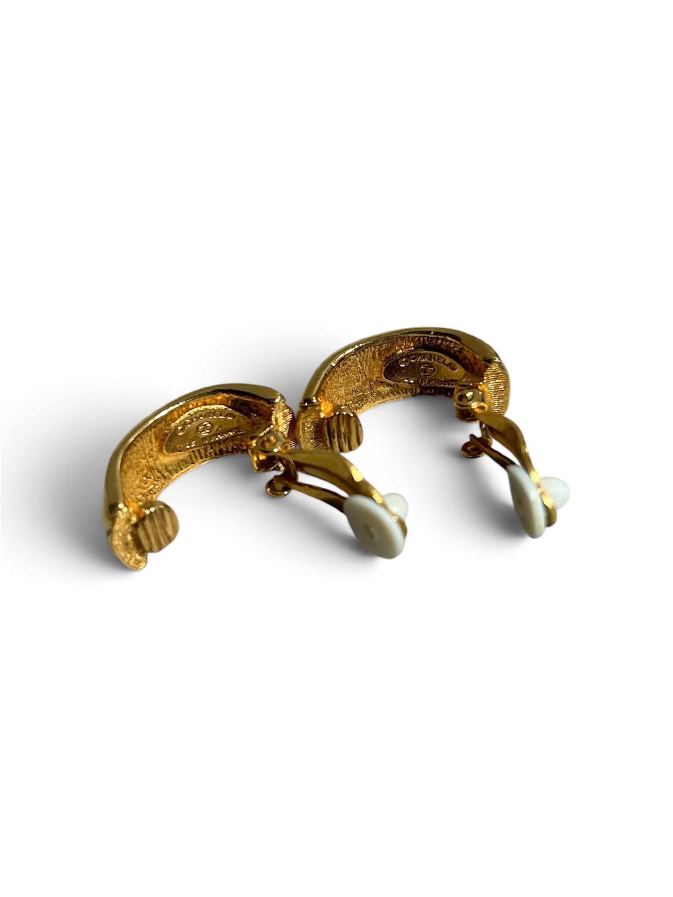 quilted motif matelassé design earrings — view 4