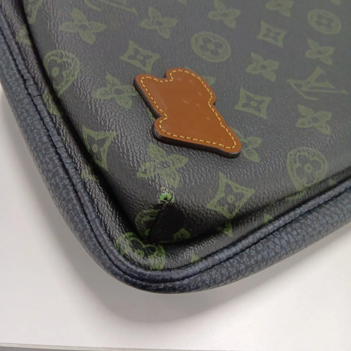 Monogram Avenue Sling Bag M46344 Black (RFID detected) — view 12