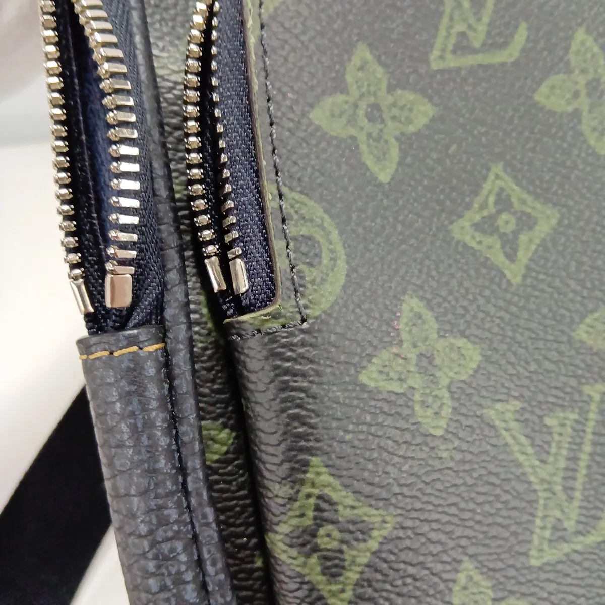 Monogram Avenue Sling Bag M46344 Black (RFID detected) — view 14