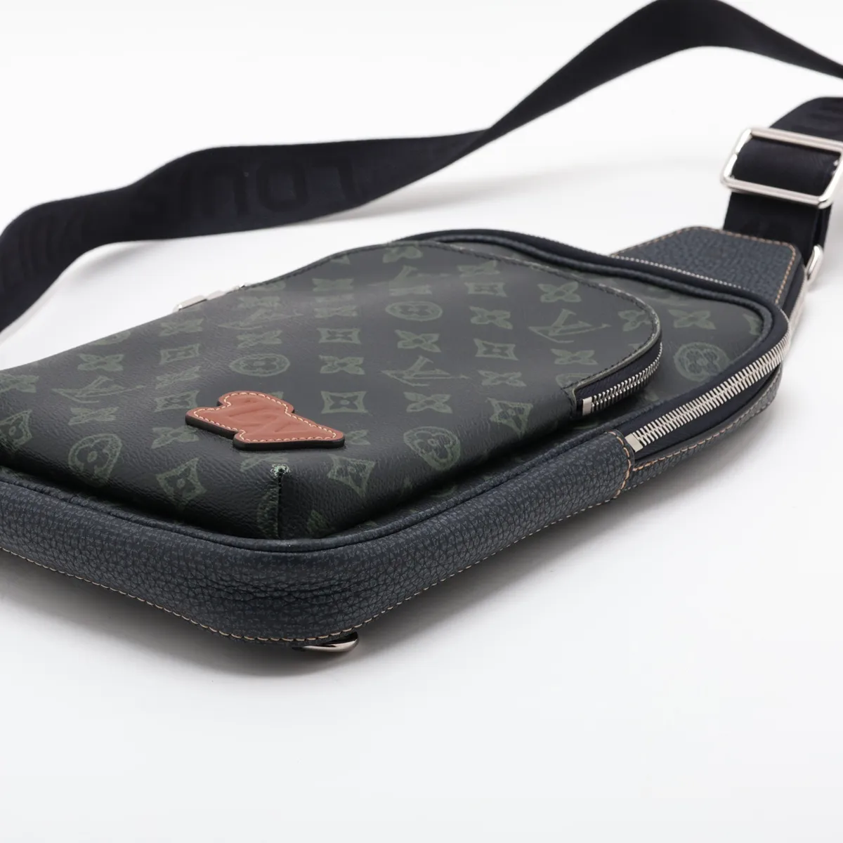 Monogram Avenue Sling Bag M46344 Black (RFID detected) — view 3