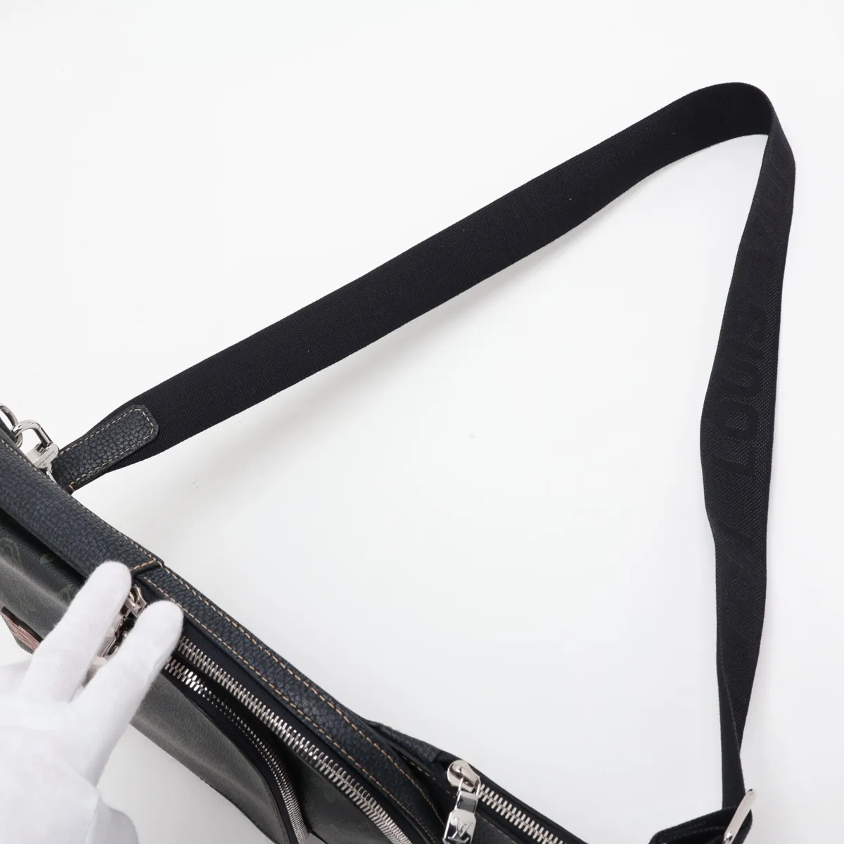 Monogram Avenue Sling Bag M46344 Black (RFID detected) — view 5