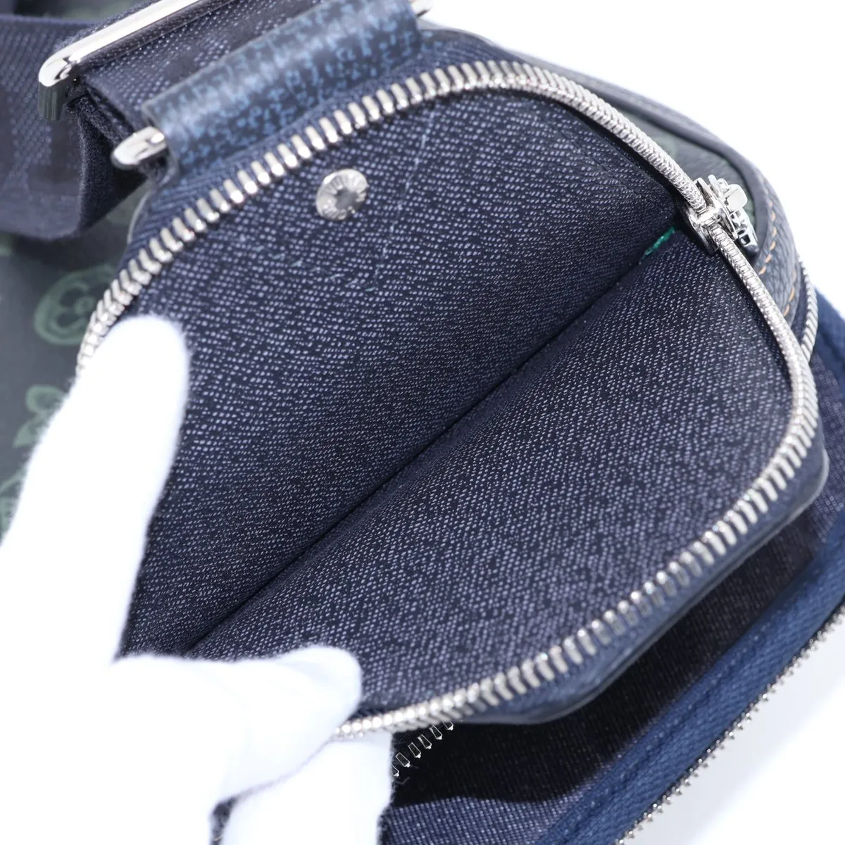 Monogram Avenue Sling Bag M46344 Black (RFID detected) — view 9