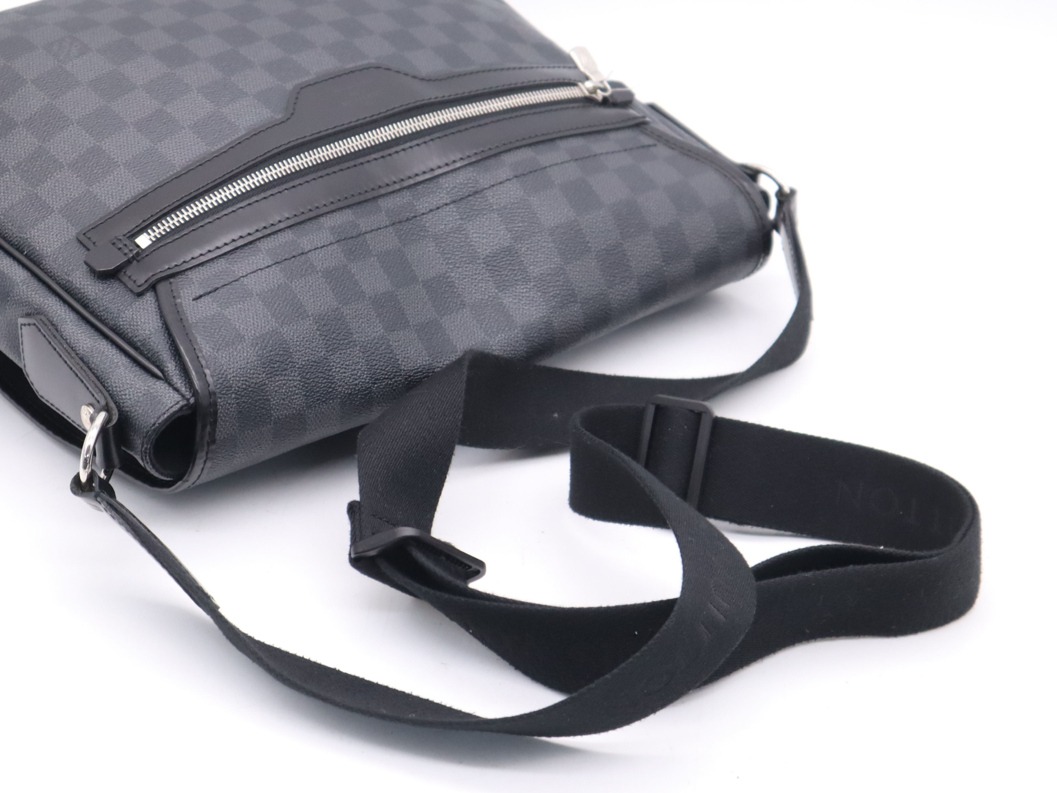 N58029 Graphite Daniel MM Shoulder Bag — view 6