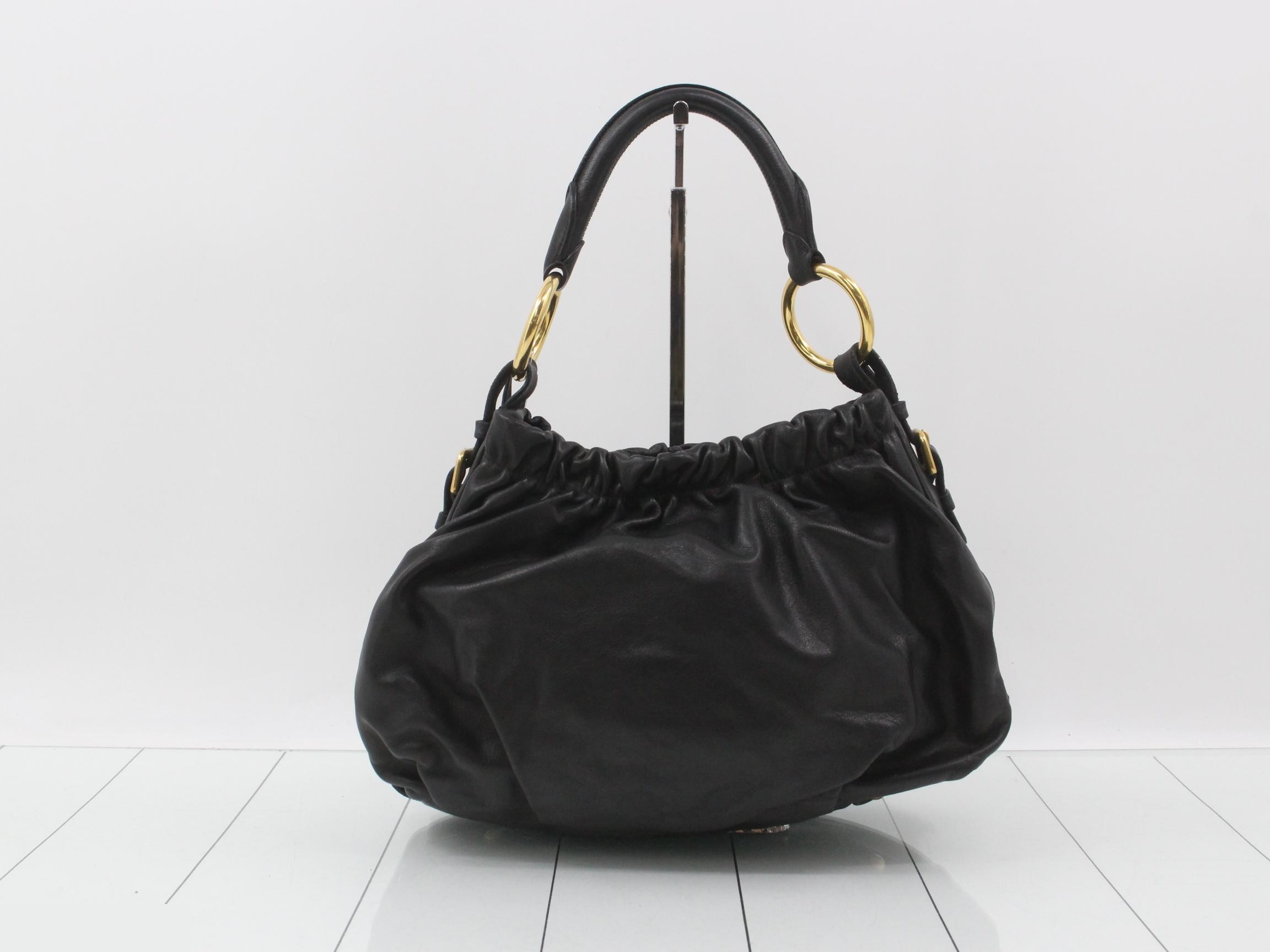 One-shoulder bag, approximately 32 cm wide. — view 2