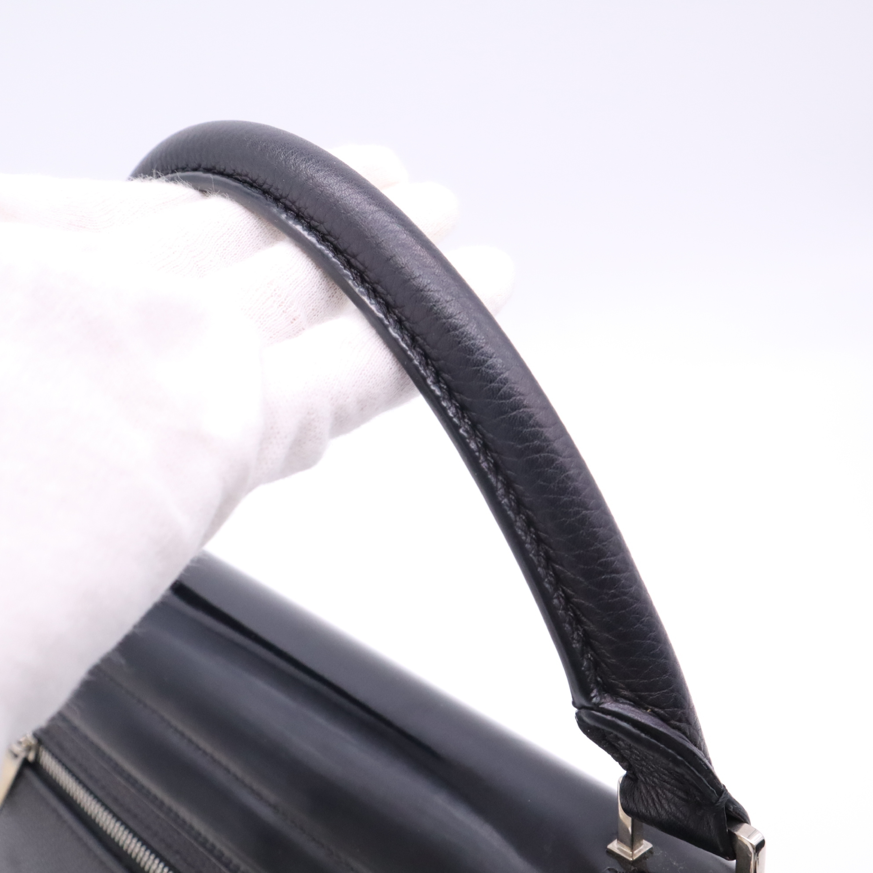 Traveler's Small Handbag, Leather, Black/Blue, with Strap and Dust Bag. — view 6