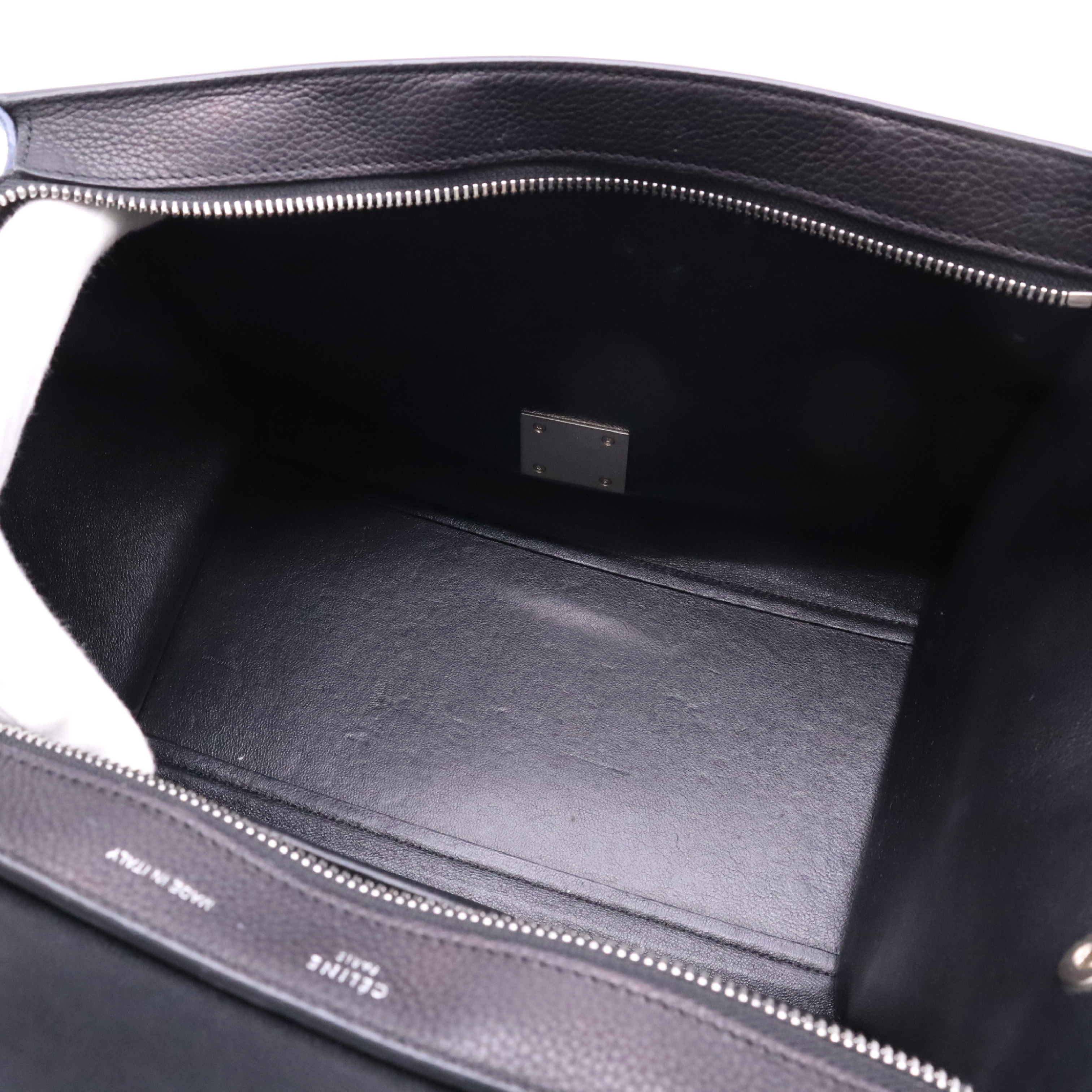 Traveler's Small Handbag, Leather, Black/Blue, with Strap and Dust Bag. — view 9