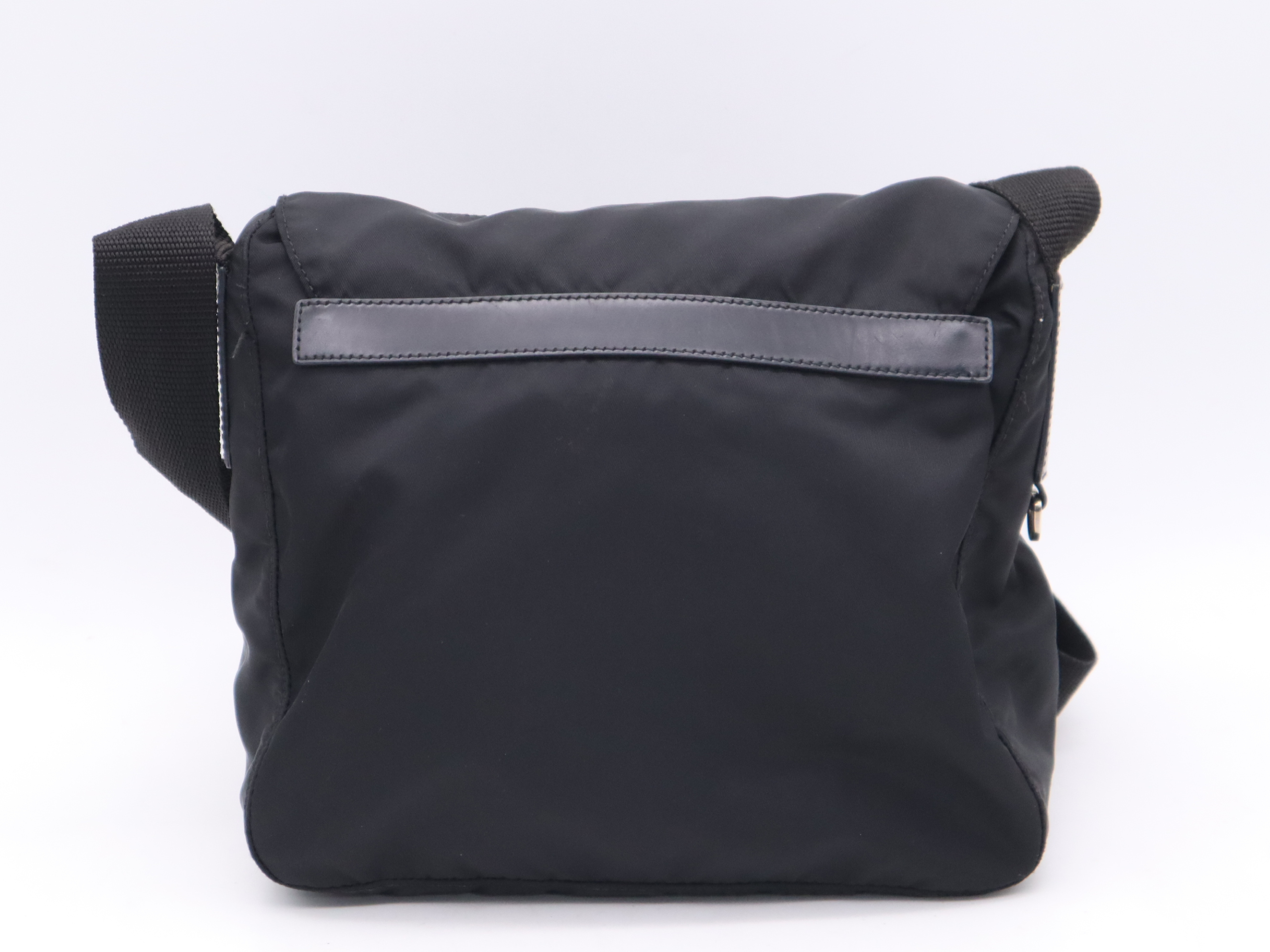 BT8994 Tessuto Black Shoulder Bag with Dust Bag and Guarantee Card — view 2