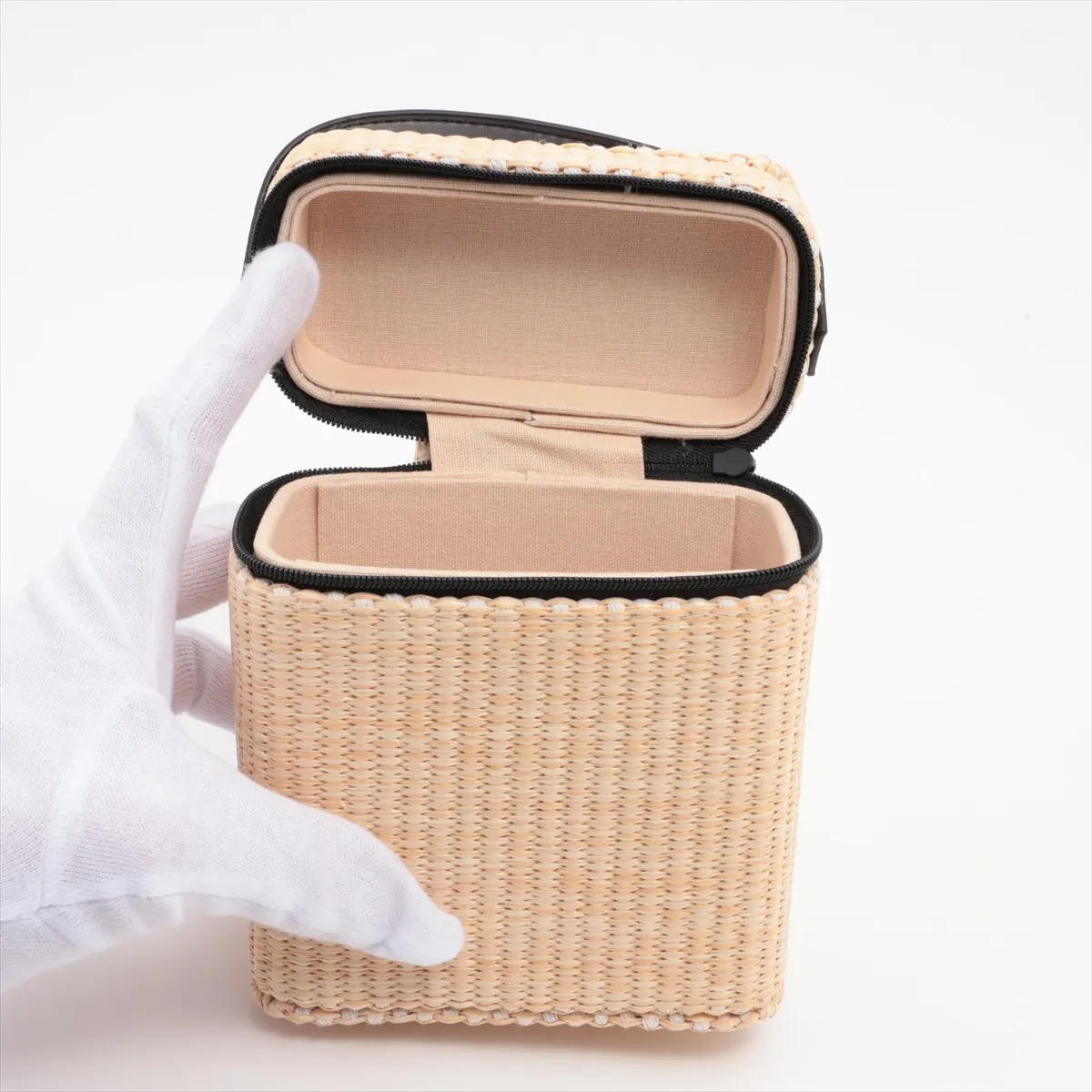 logo fabric pouch beige gold x black metal fittings — view 3