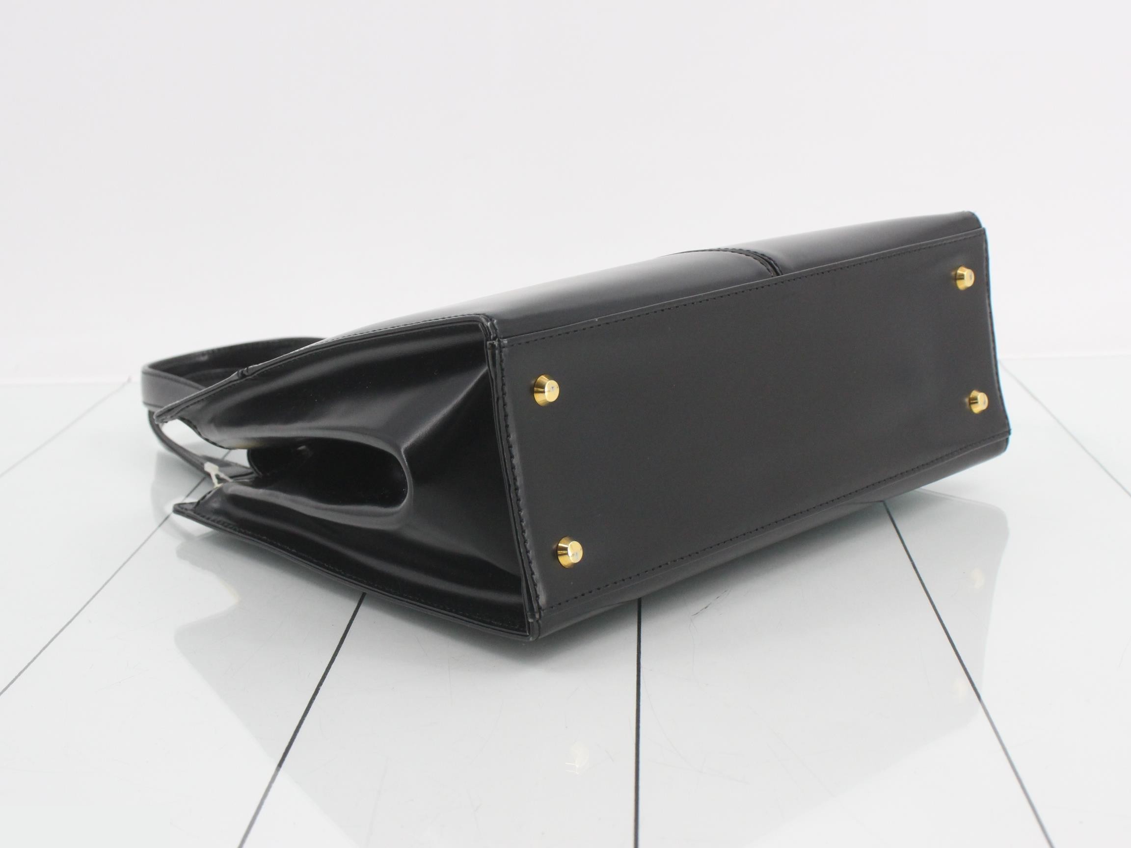 Logo plate, leather, black, with dust bag, W28 H23 D10 — view 5