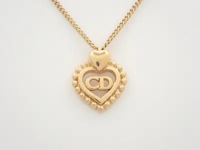 Necklace, chain approximately 44cm