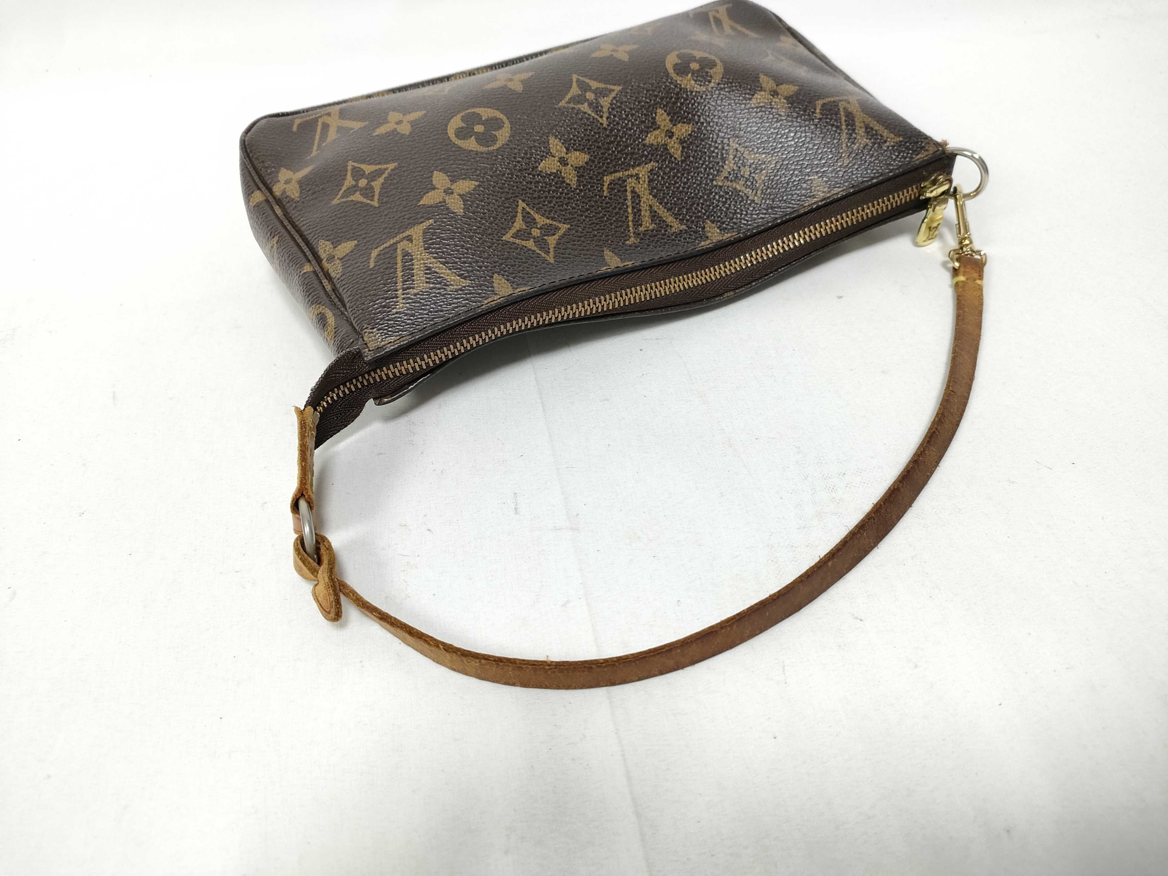 Monogram LV Pochette Accessoires M51980 Pouch — view 11